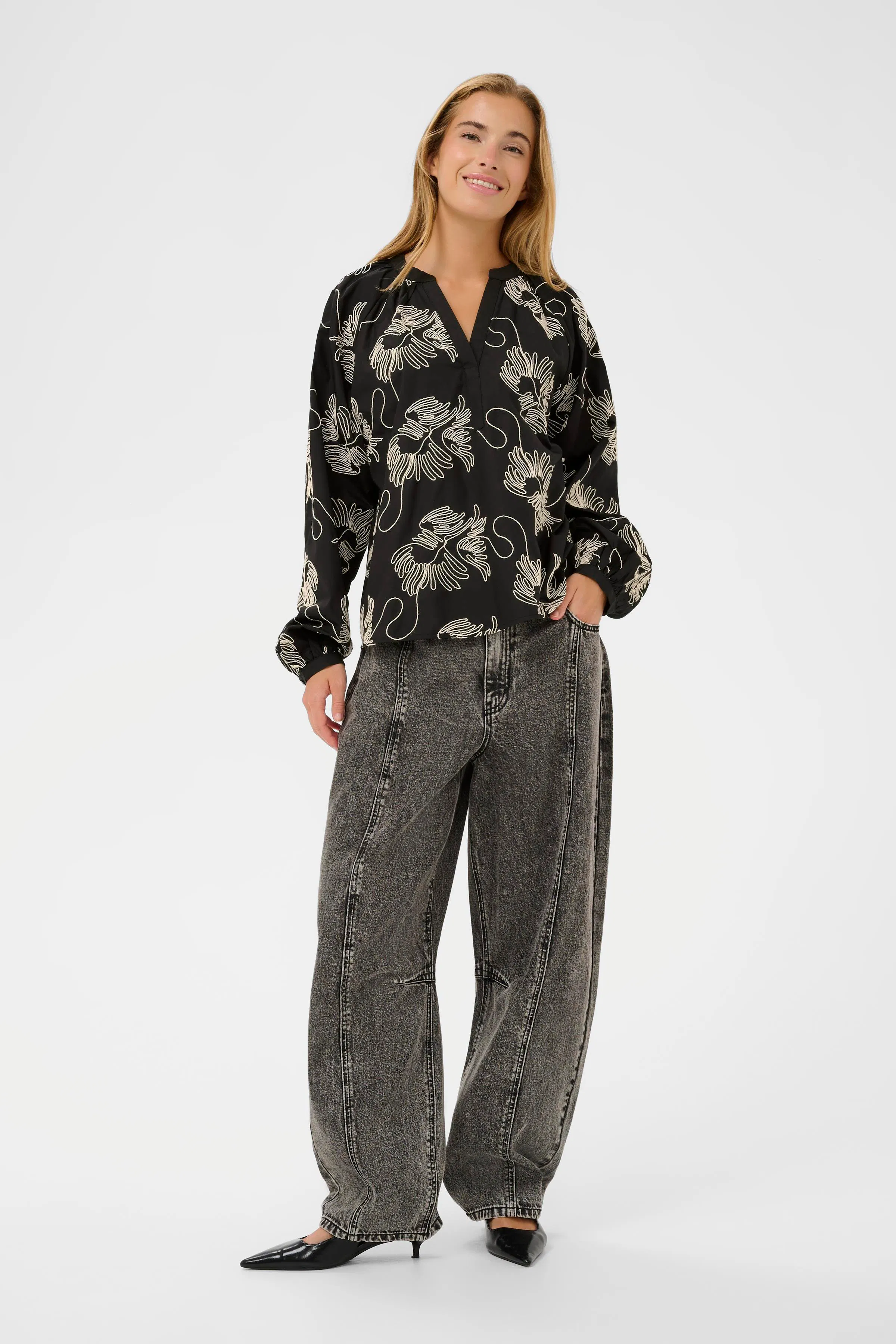 KAvinie Blouse LOOKBOOK FRONT 10511096-108831