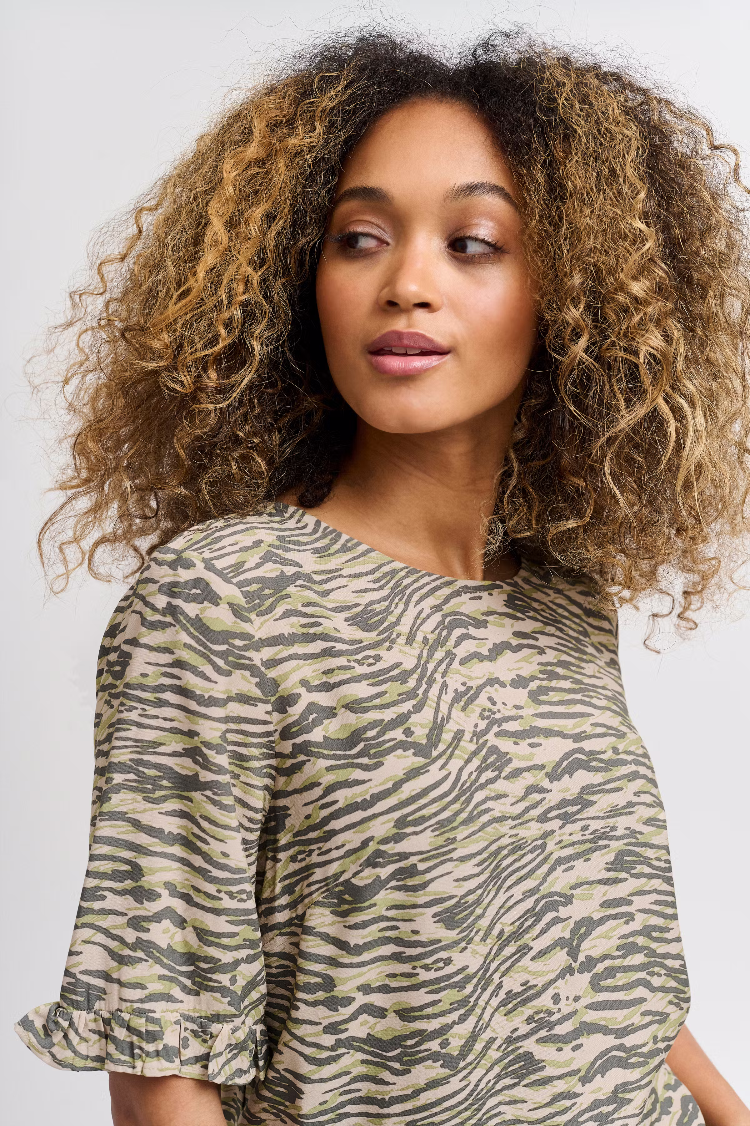 Kortærmet bluse LOOKBOOK DETAIL 50206456-201106