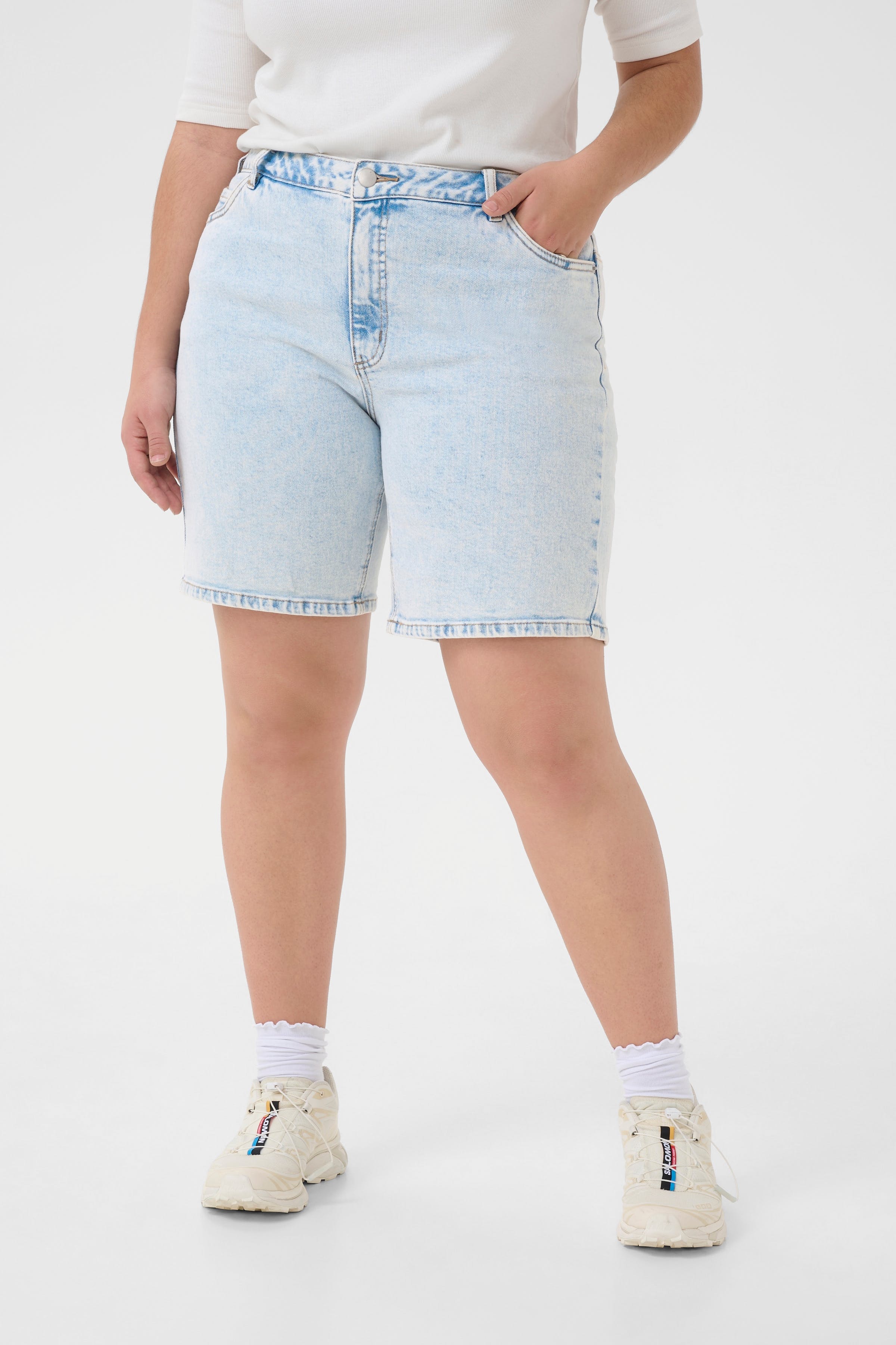 KCmaia Denimshorts LOOKBOOK FRONT 10583256-102989