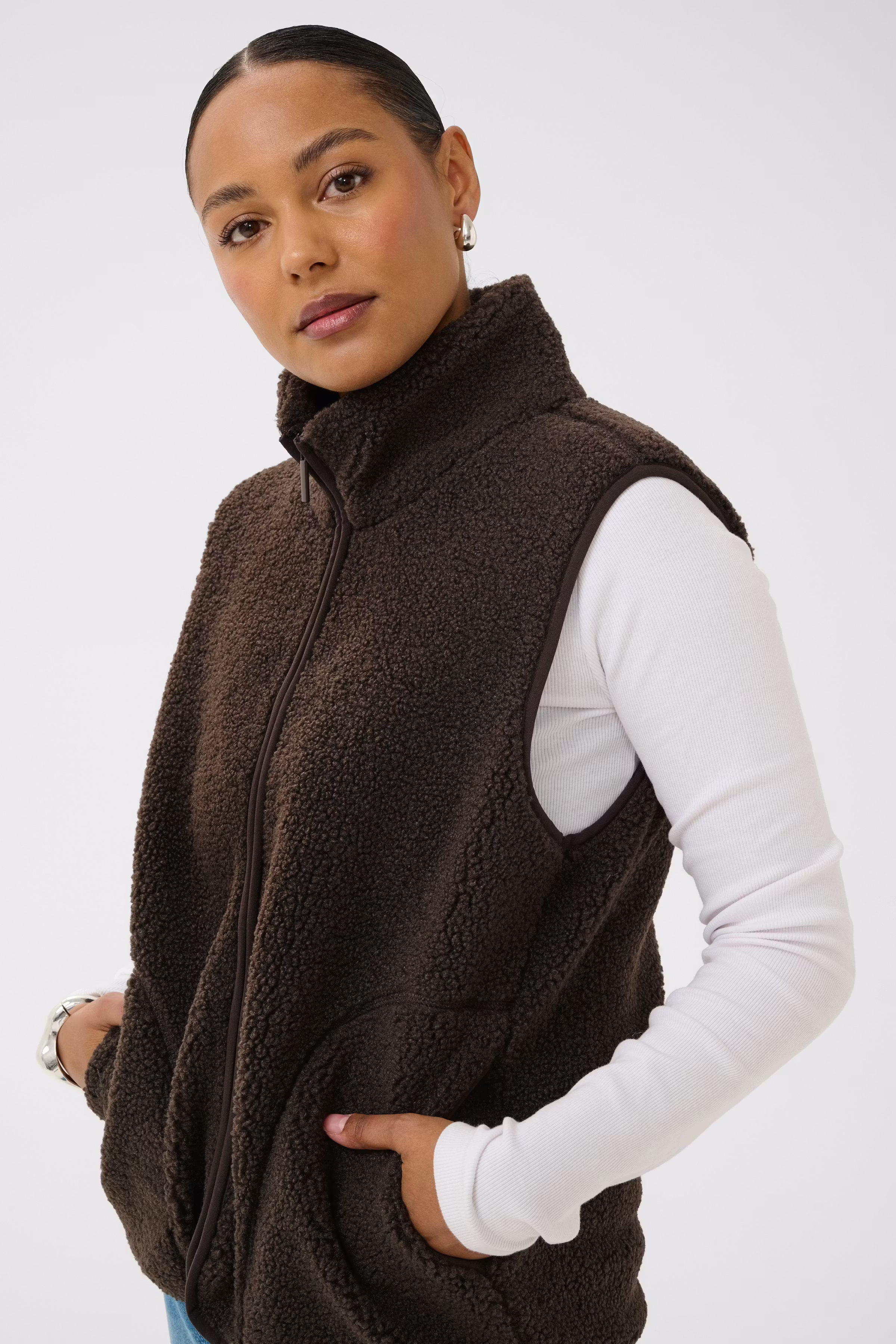 KAally Weste LOOKBOOK DETAIL 10512029-190810