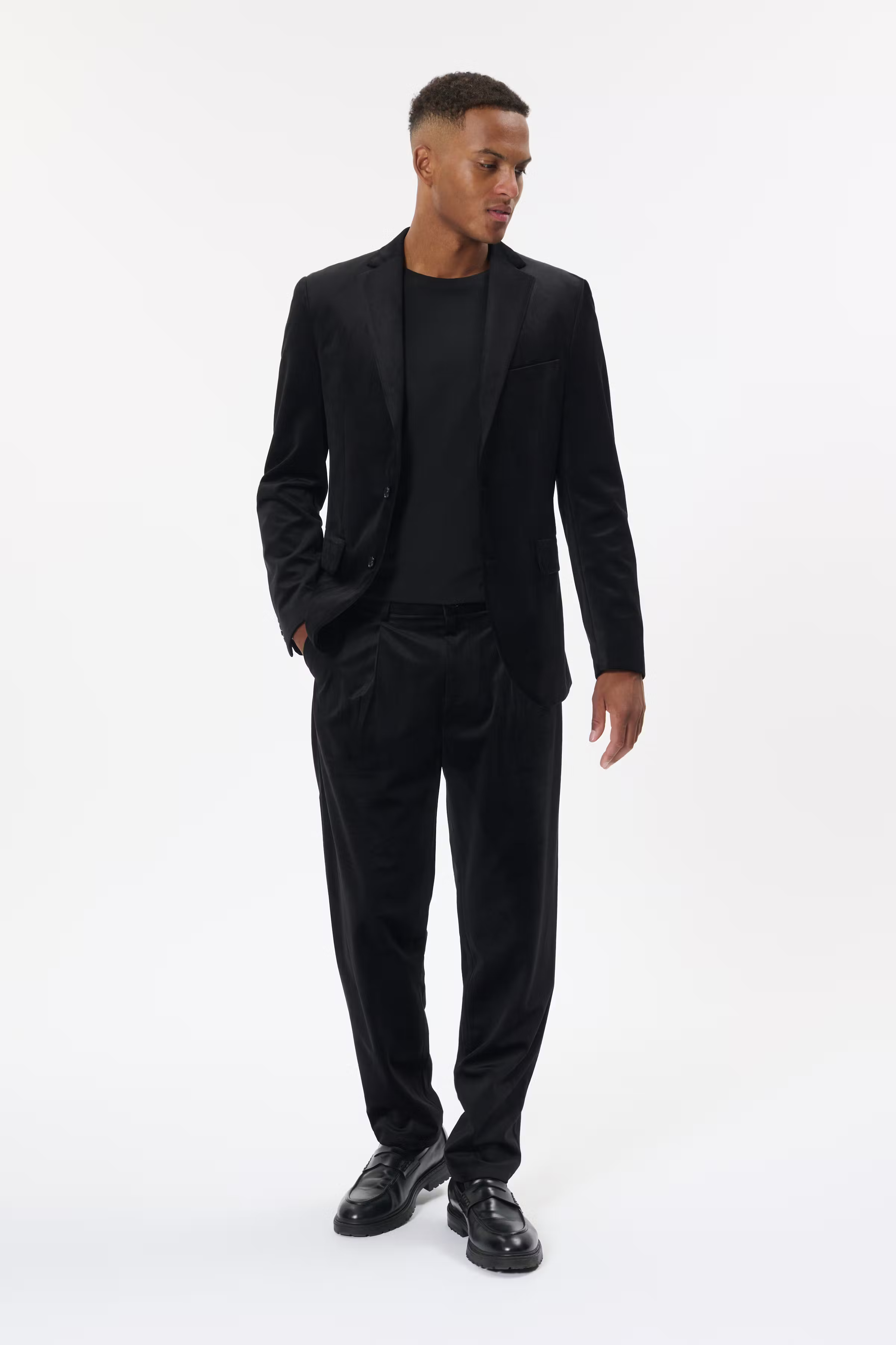 MAgeorge Velvet Blazer LOOKBOOK FRONT 30205027-300275