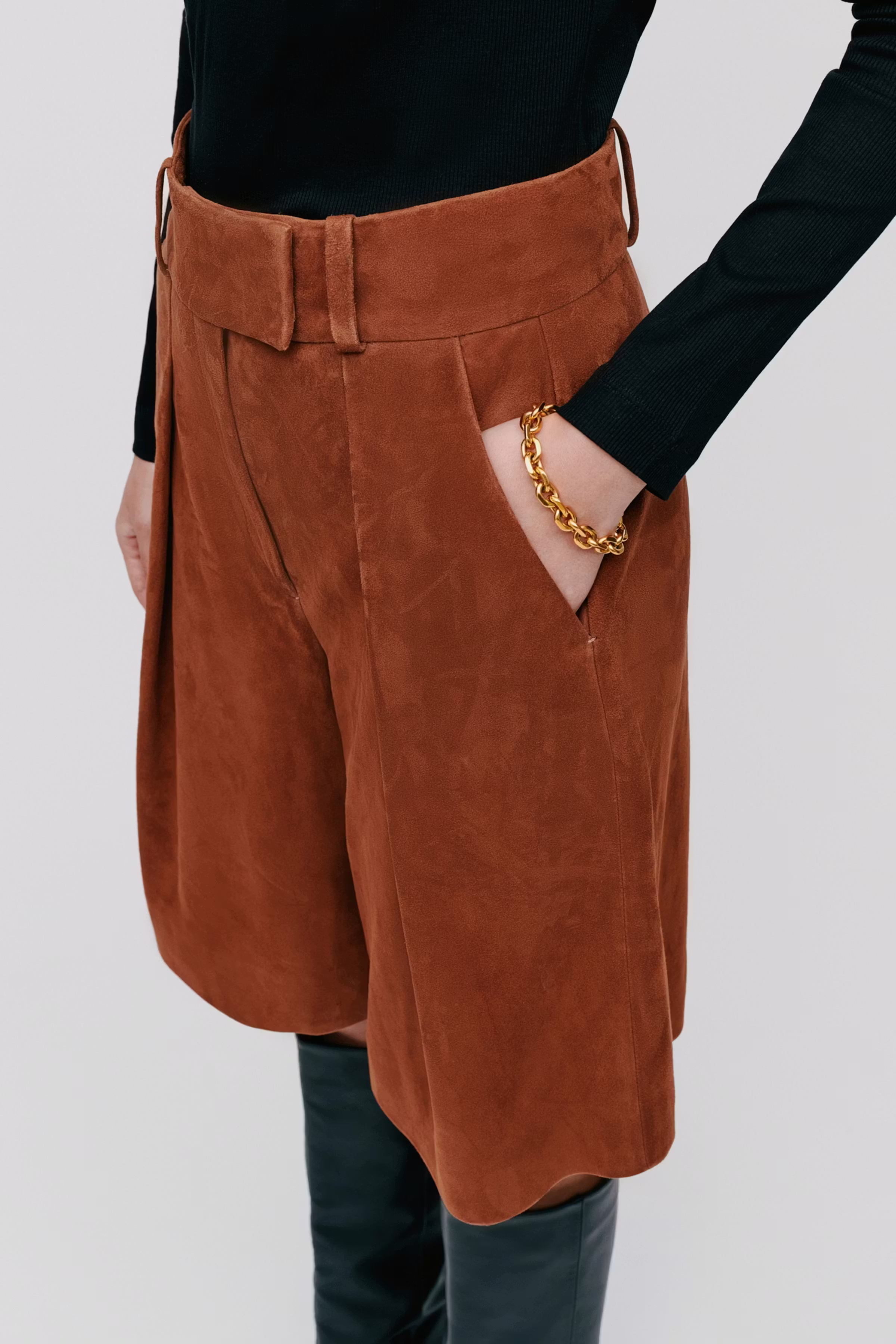 LEA Shorts LOOKBOOK DETAIL 30600759-BR228