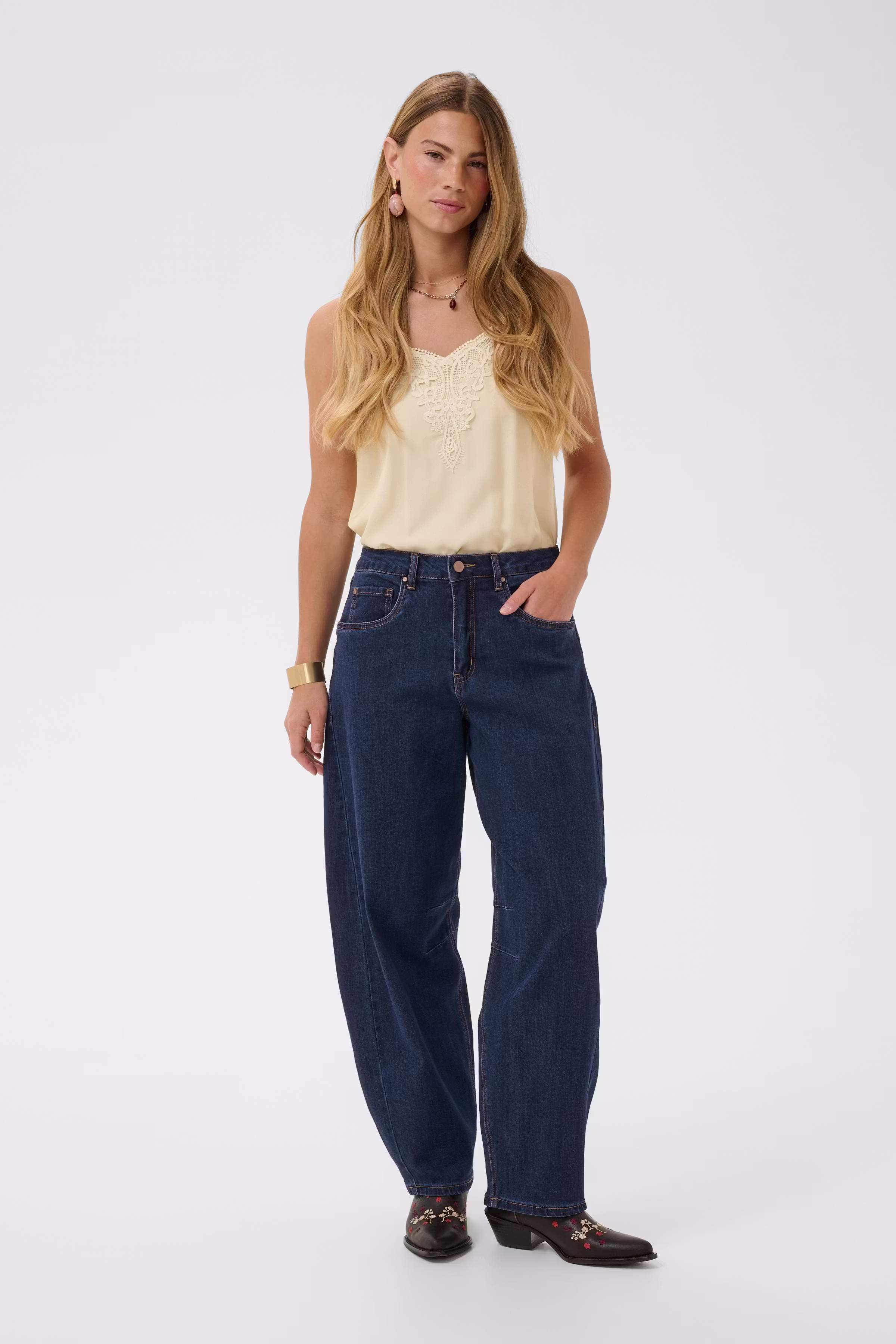 CRBahren Barrel Jeans LOOKBOOK FRONT 10614217-100114