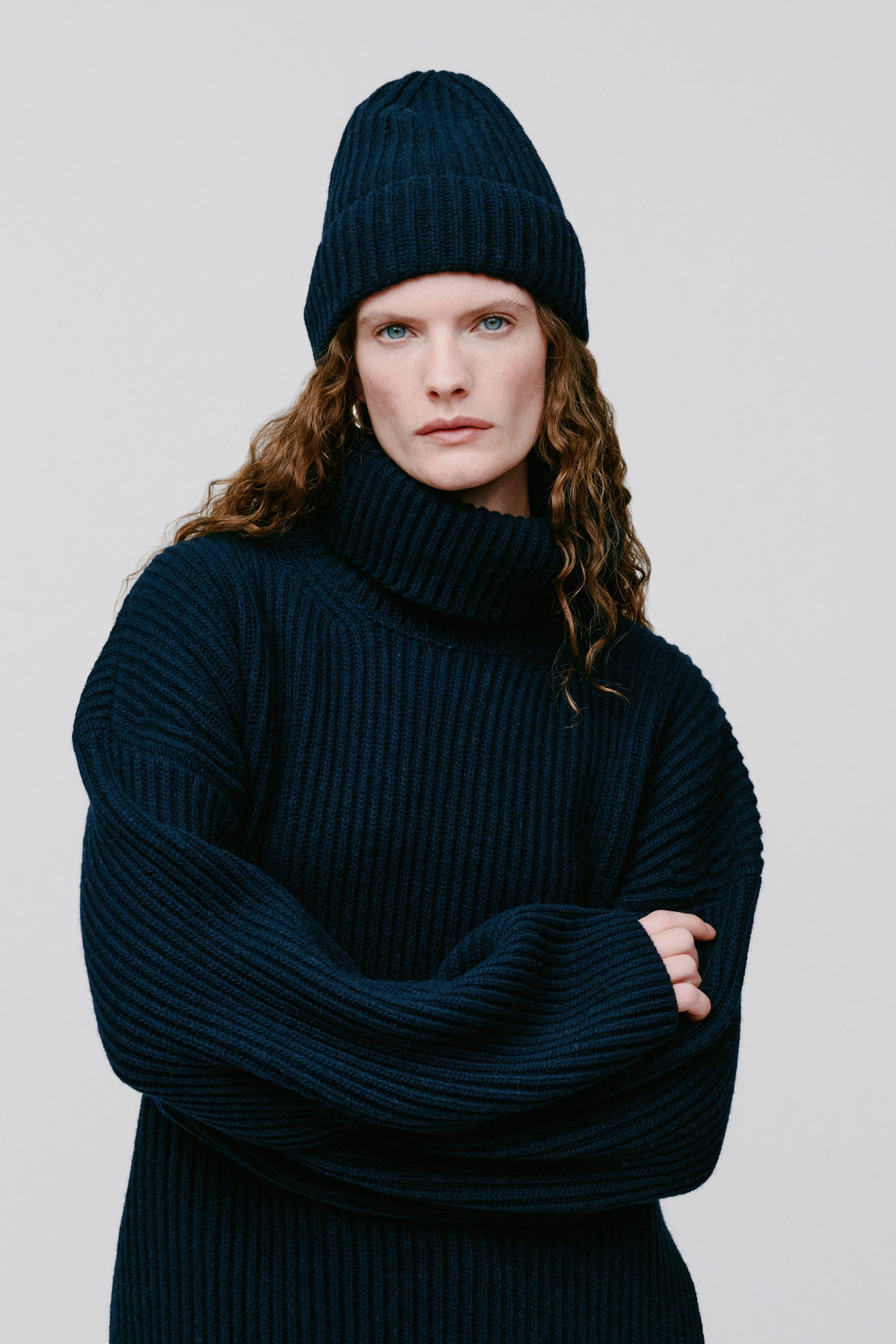 AMBER BEANIE LOOKBOOK FRONT 30600716-BL900