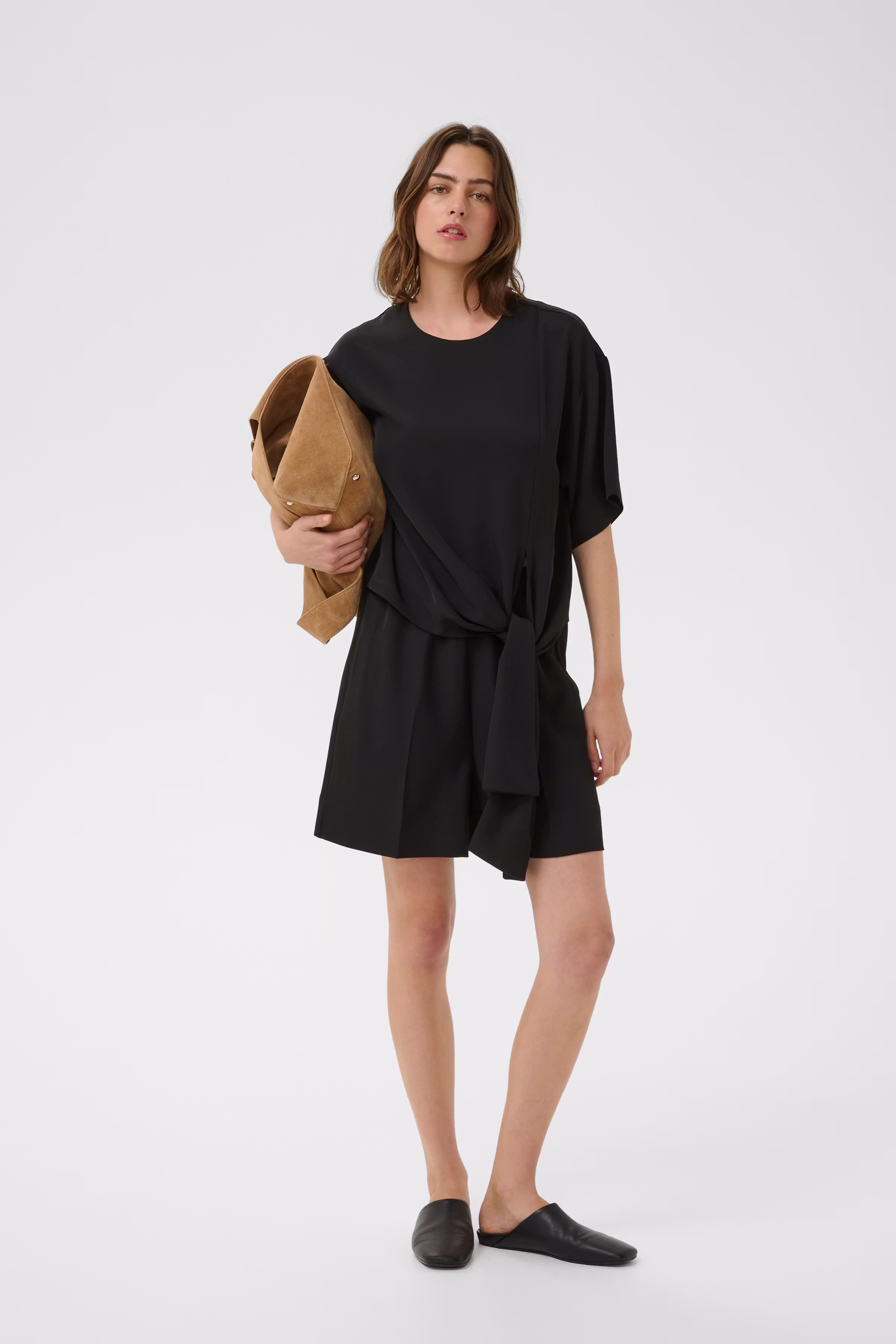 VARINAIW Shorts LOOKBOOK FRONT 30112483-194008