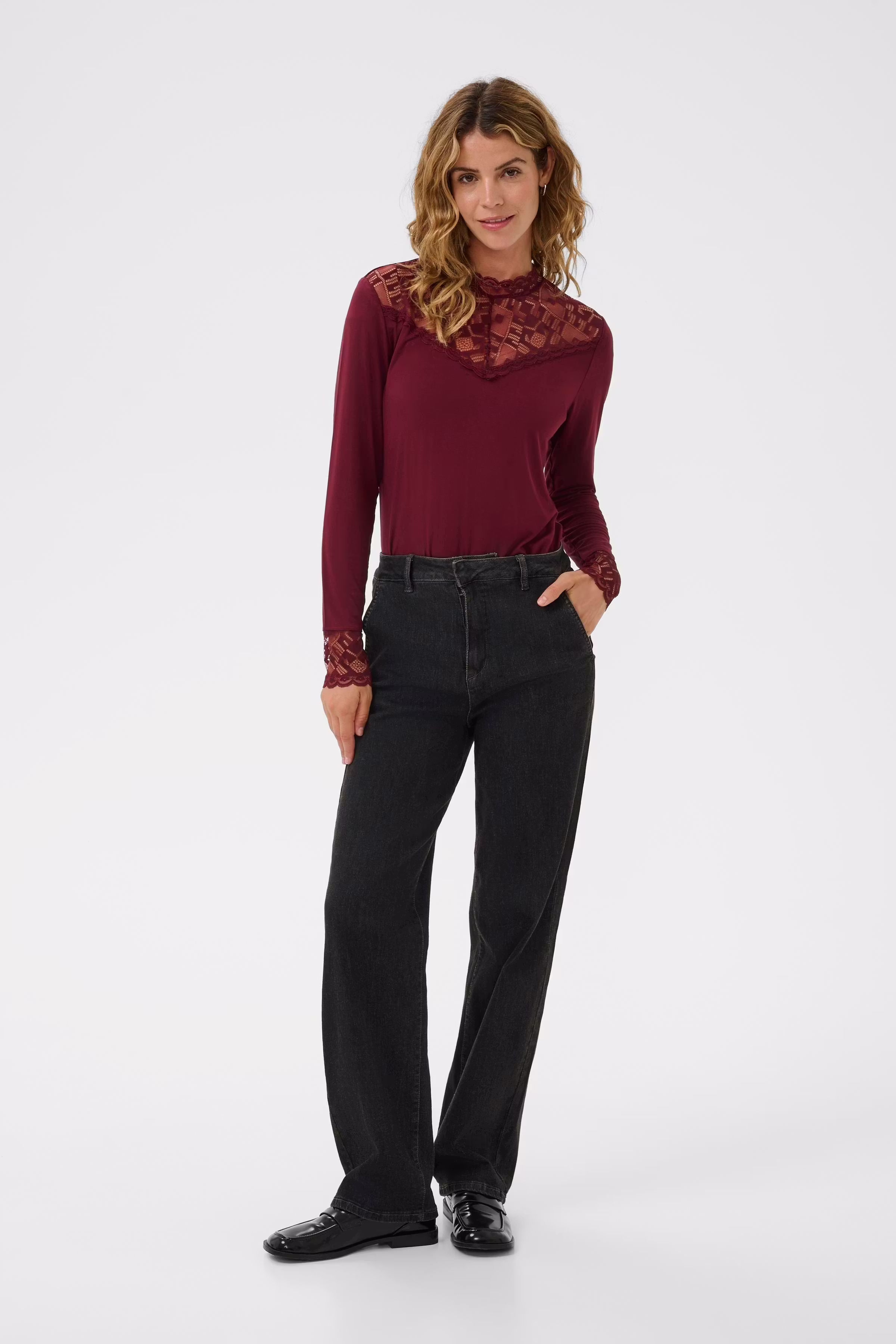 CRVisti Straight Leg Jeans LOOKBOOK FRONT 10613942-107963