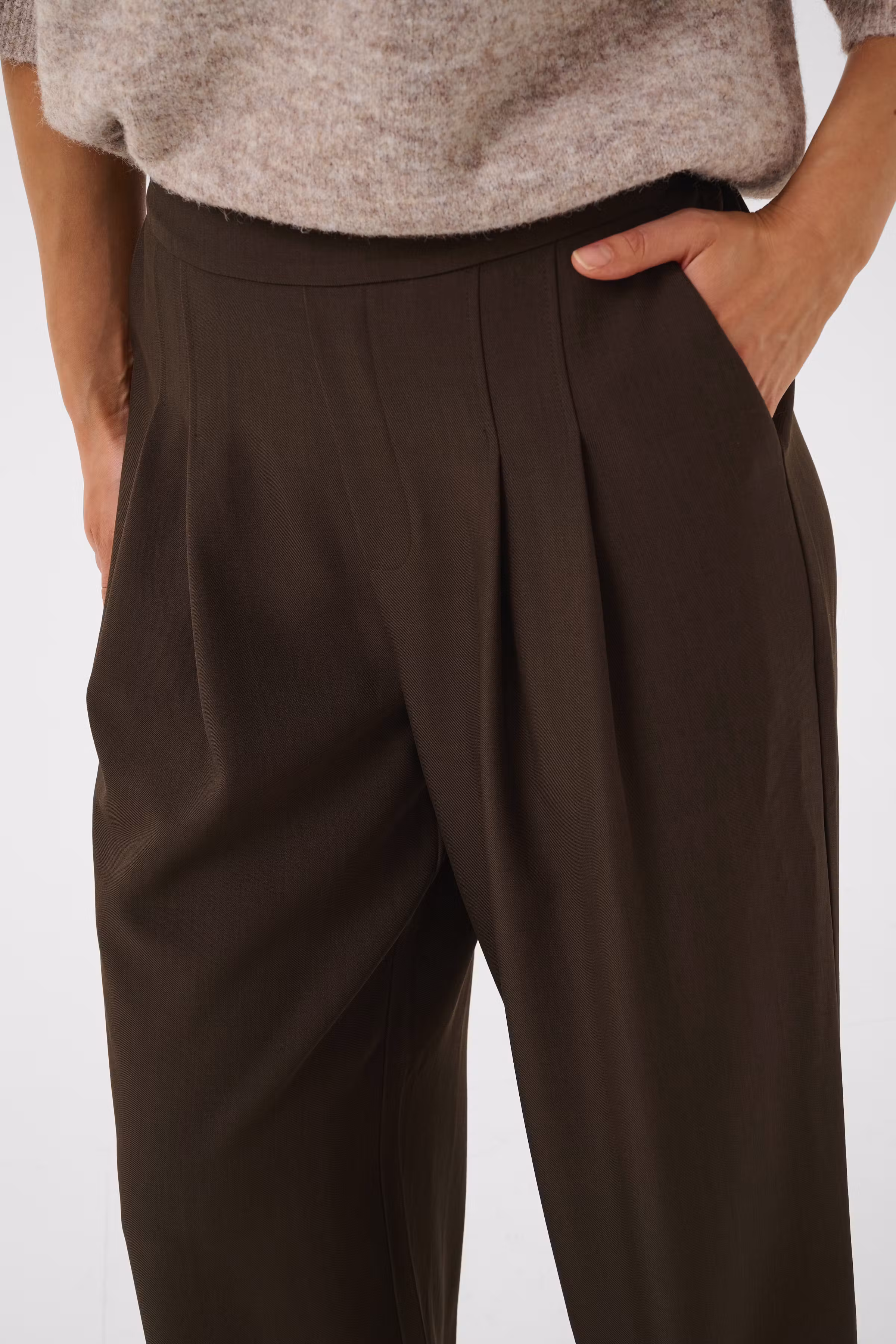 BPviola Hose LOOKBOOK DETAIL 40200213-1911181