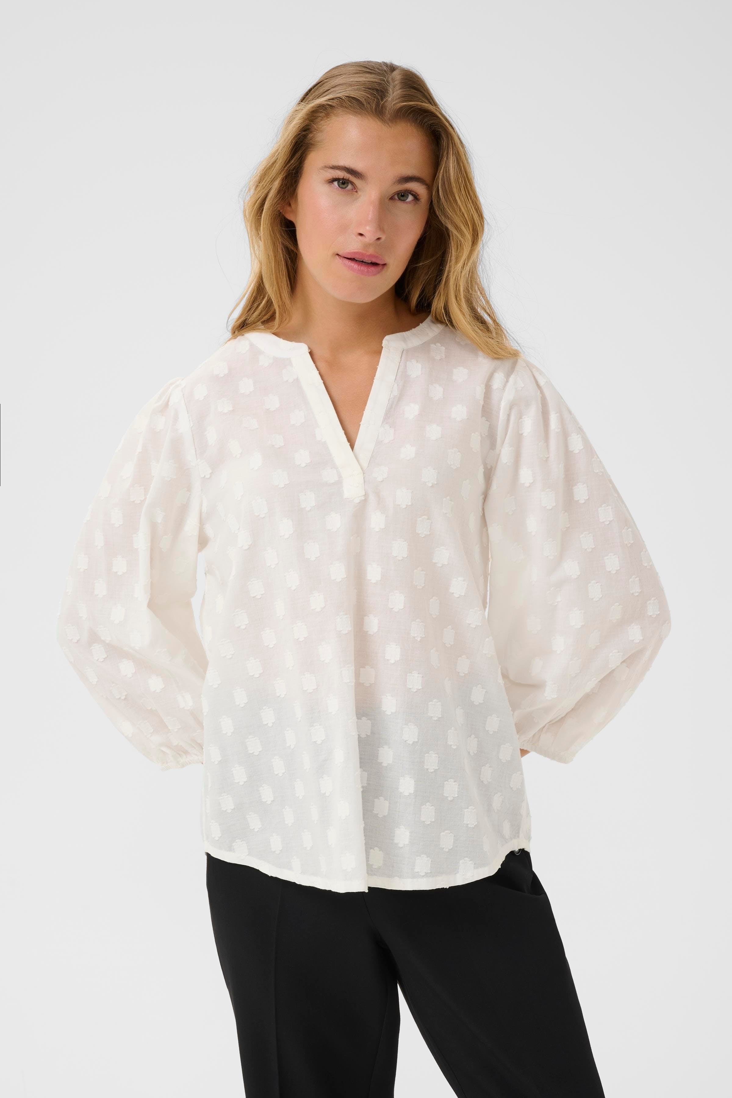 KAenya Blouse LOOKBOOK FRONT 10510755-110602