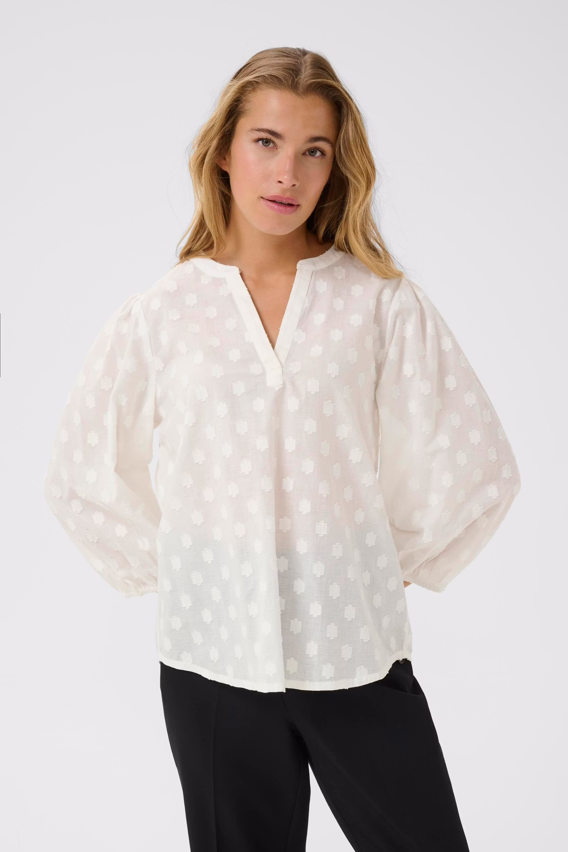 KAenya Blouse LOOKBOOK FRONT 10510755-110602