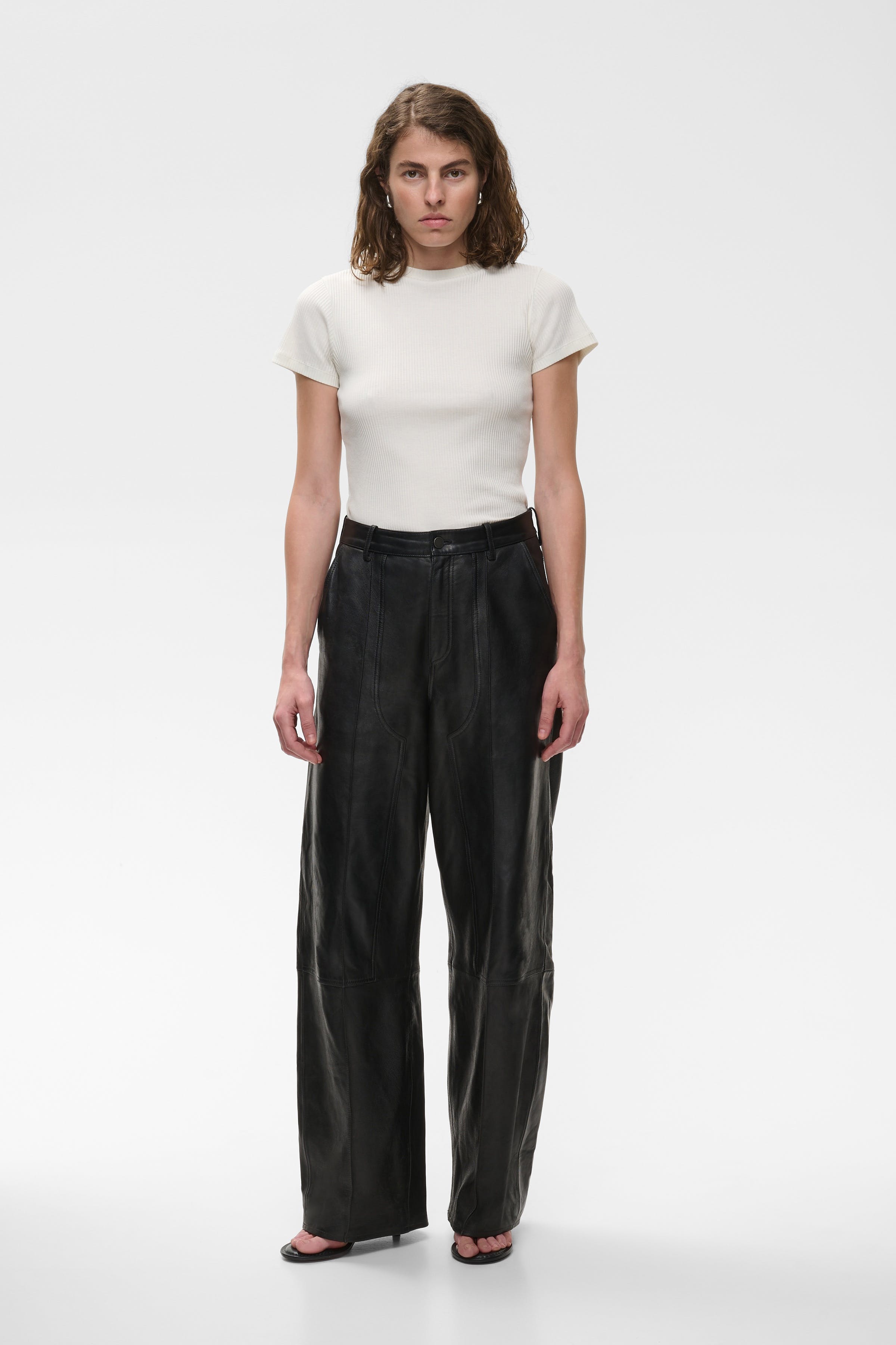 IOFeliciana T-shirt LOOKBOOK FRONT 30600084-WH010