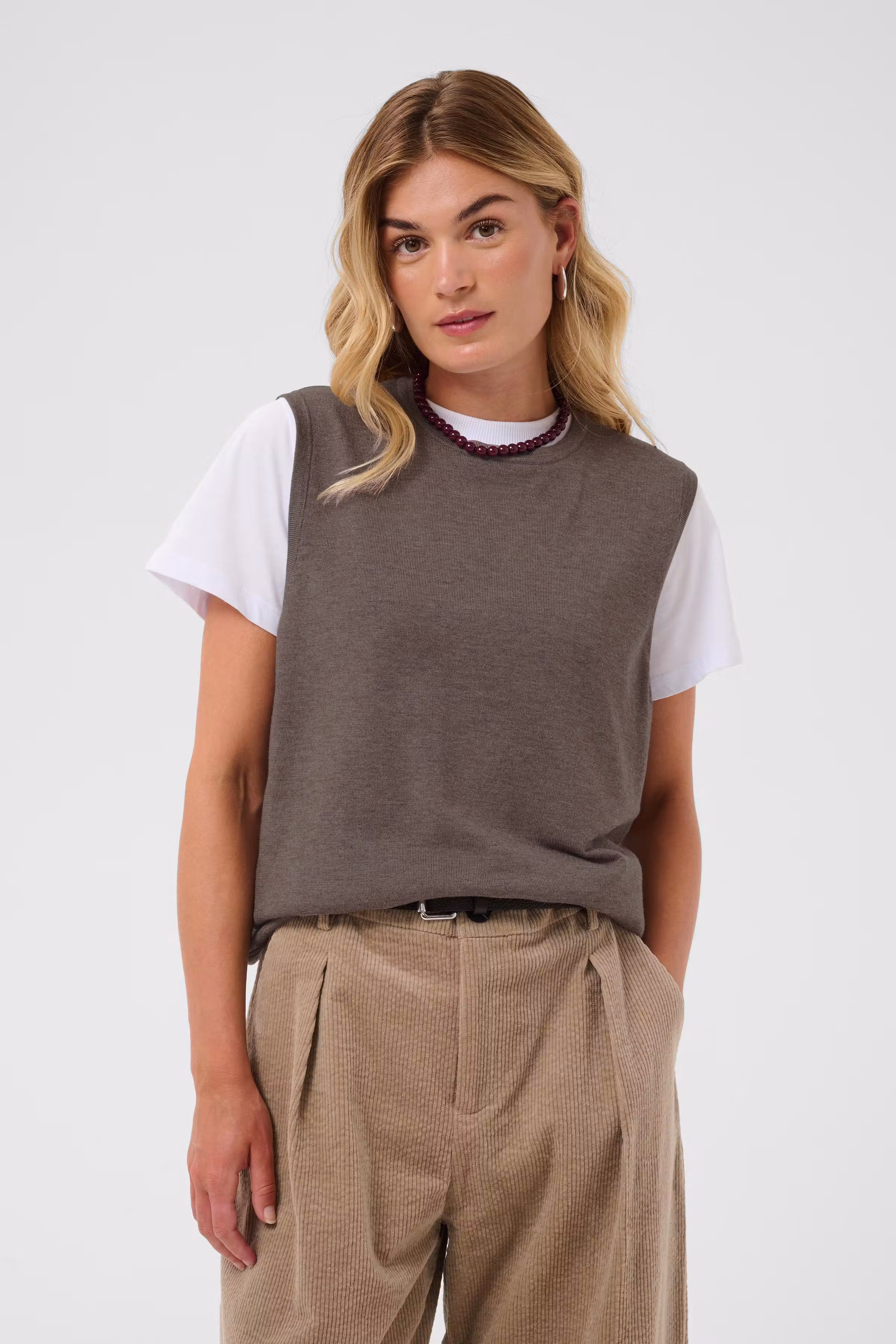 MilaSZ Vest LOOKBOOK FRONT 30511506-1914301