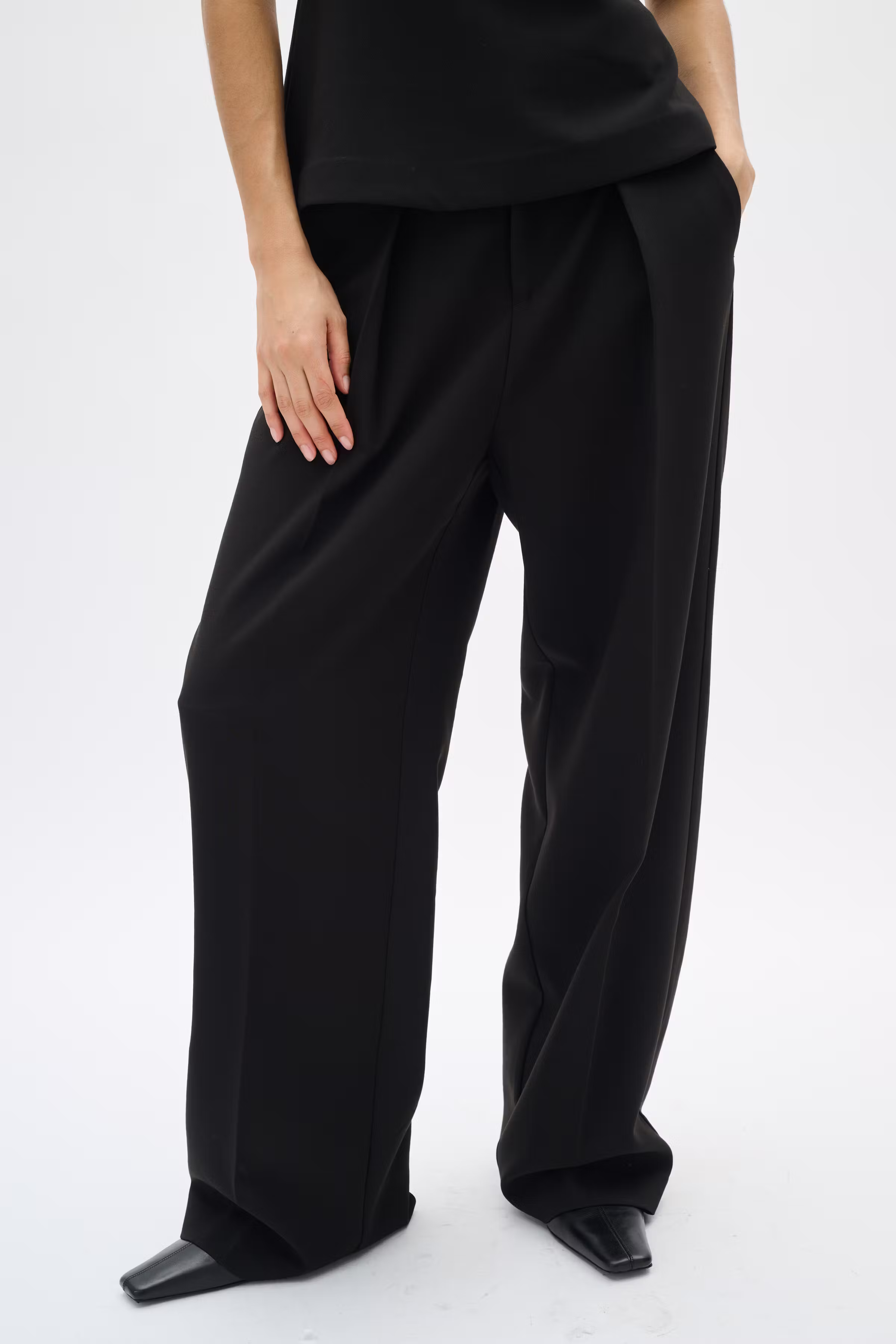 ZOEHIW Hose LOOKBOOK FRONT 30112059-194008