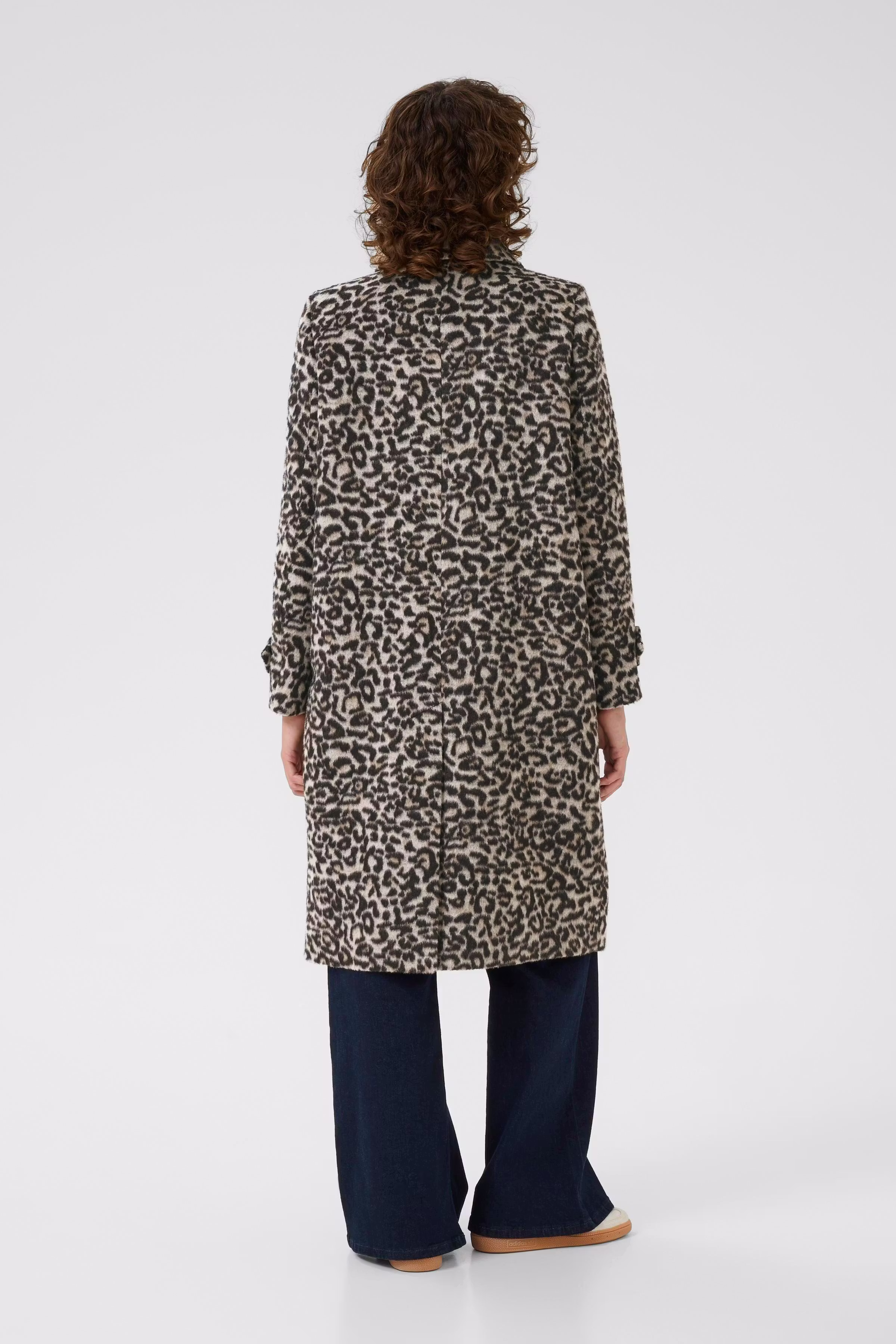 SuzyPW Mantel LOOKBOOK BACK 30309747-303859