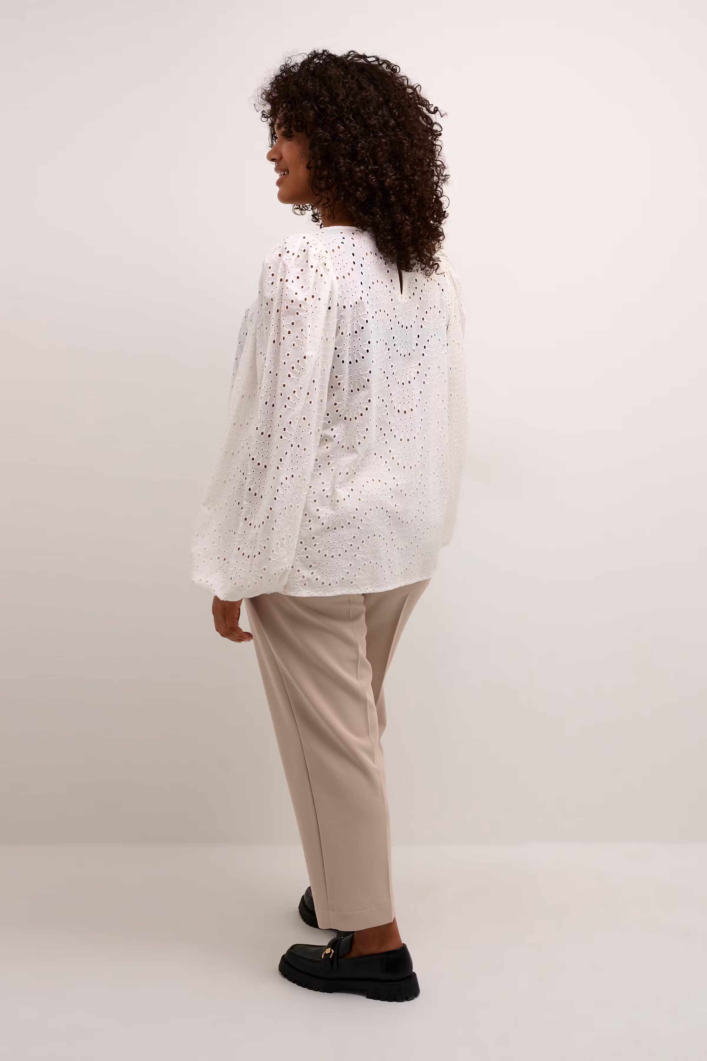 KCcrista Blouse LOOKBOOK BACK 10582010-110602