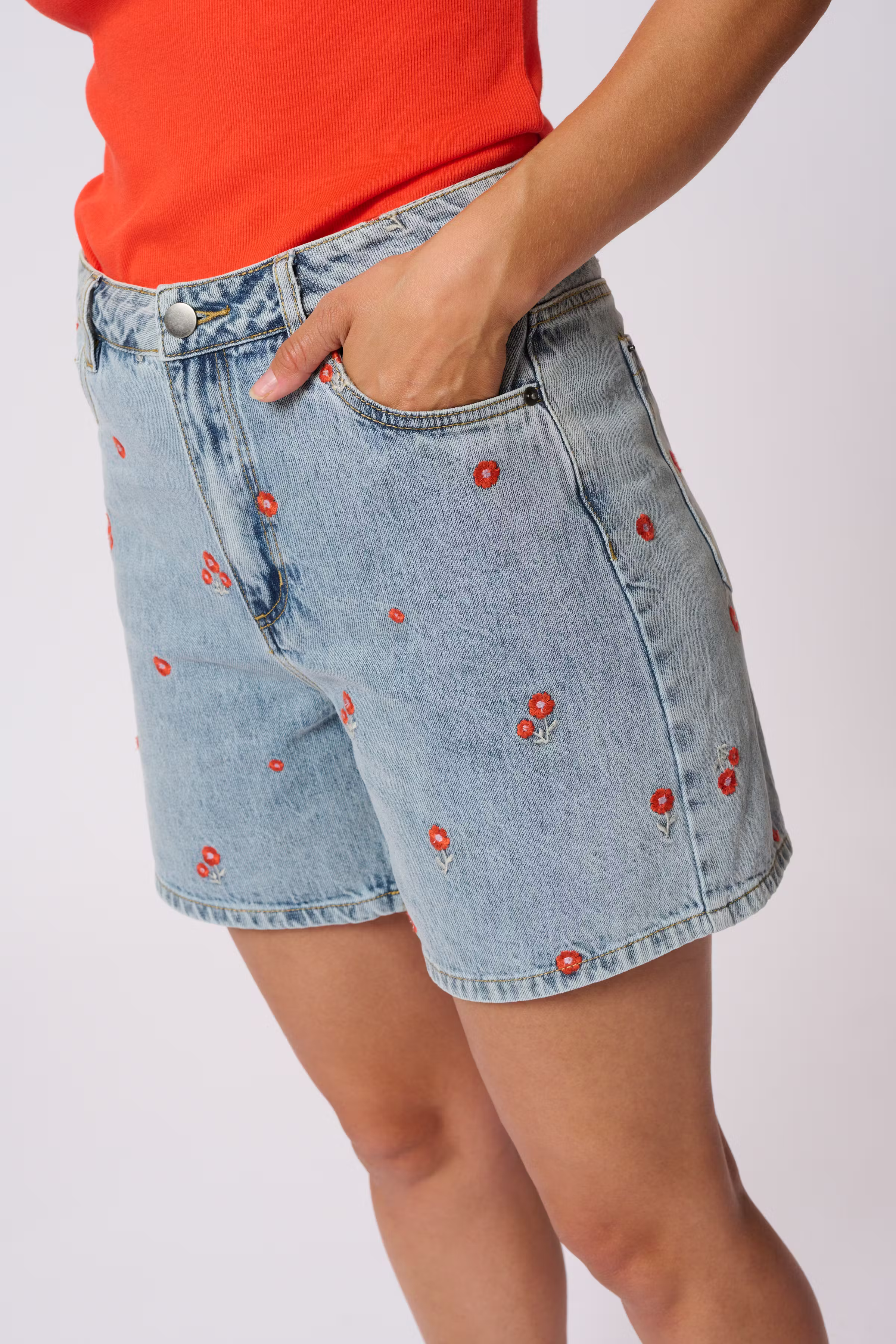 KAbabeth Denim Shorts LOOKBOOK DETAIL 10507494-107727
