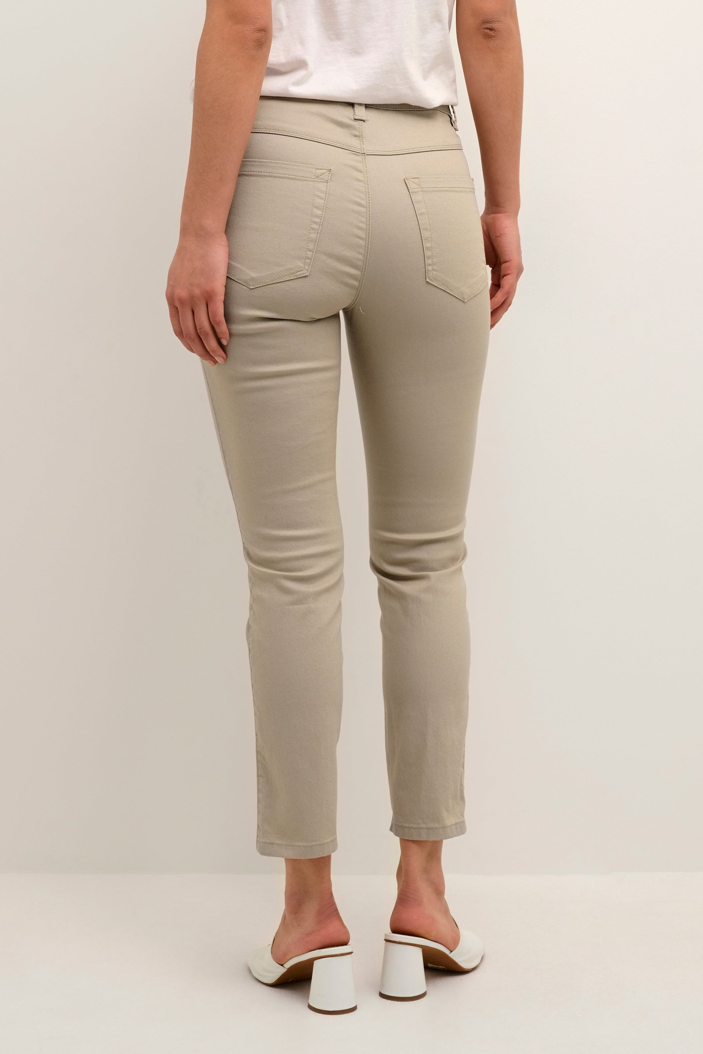 KAzelina Slim Jeans LOOKBOOK BACK 10506253-151305