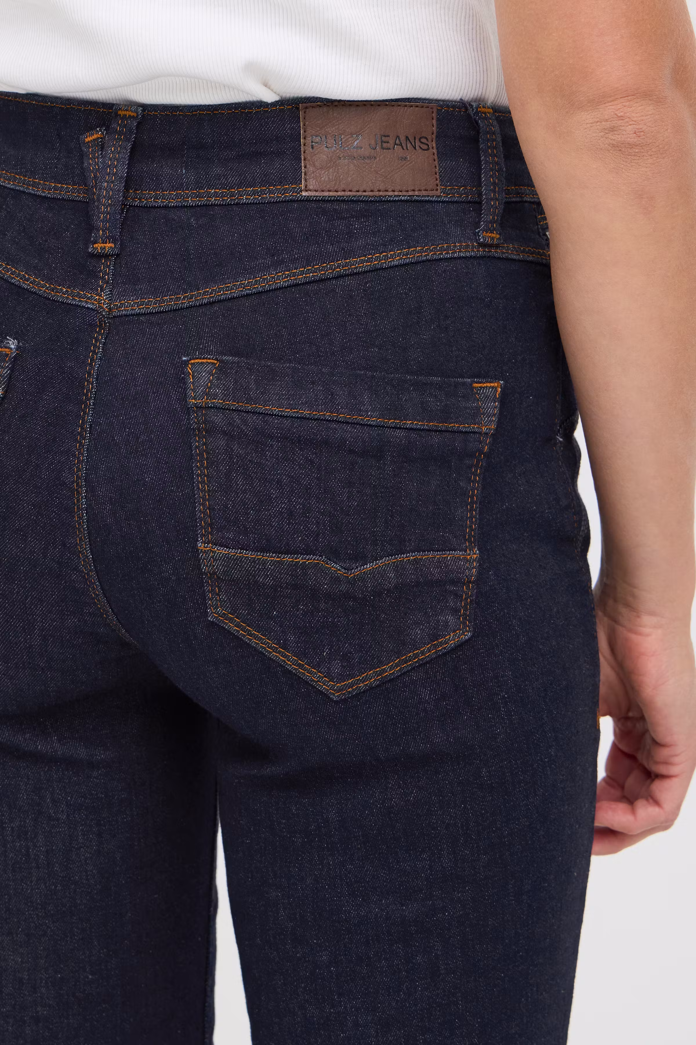 PZKAROLINA HW Jeans Straight Leg LOOKBOOK DETAIL 50205580-202124
