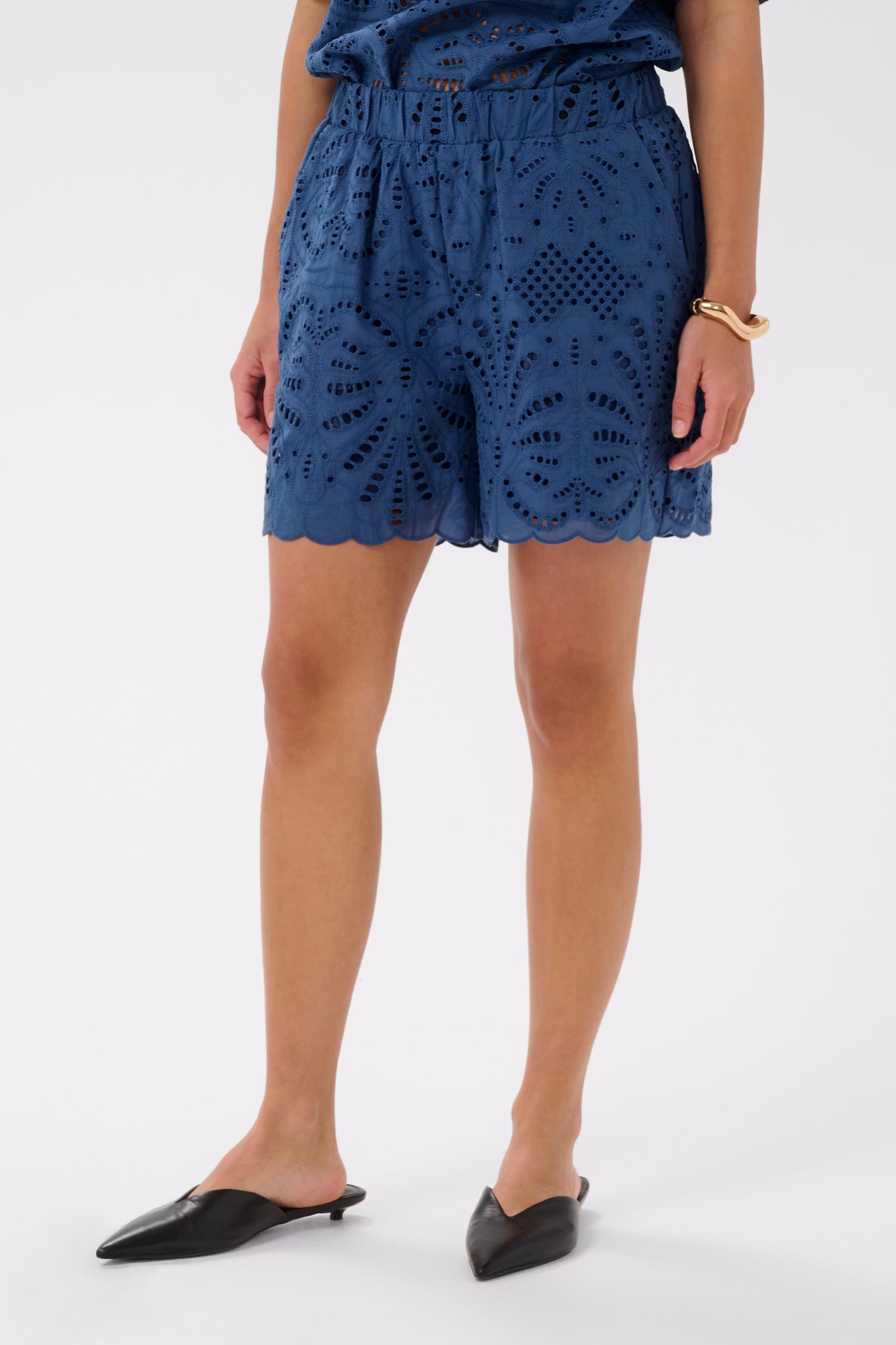 CUakeena Spitzenshorts LOOKBOOK FRONT 50113211-194030
