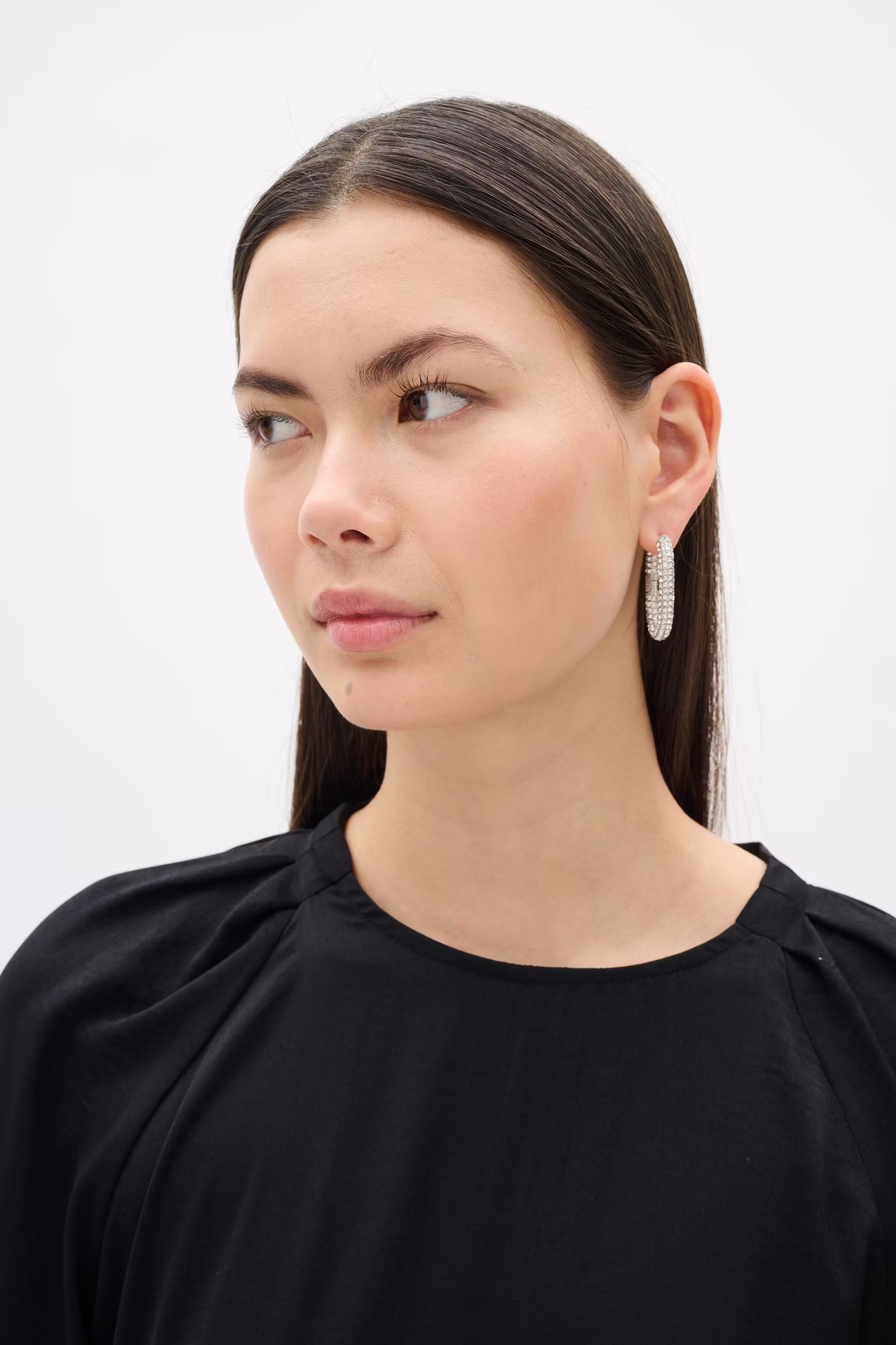 AGNESIW Sequin Medium Ørering LOOKBOOK FRONT 30112139-145002