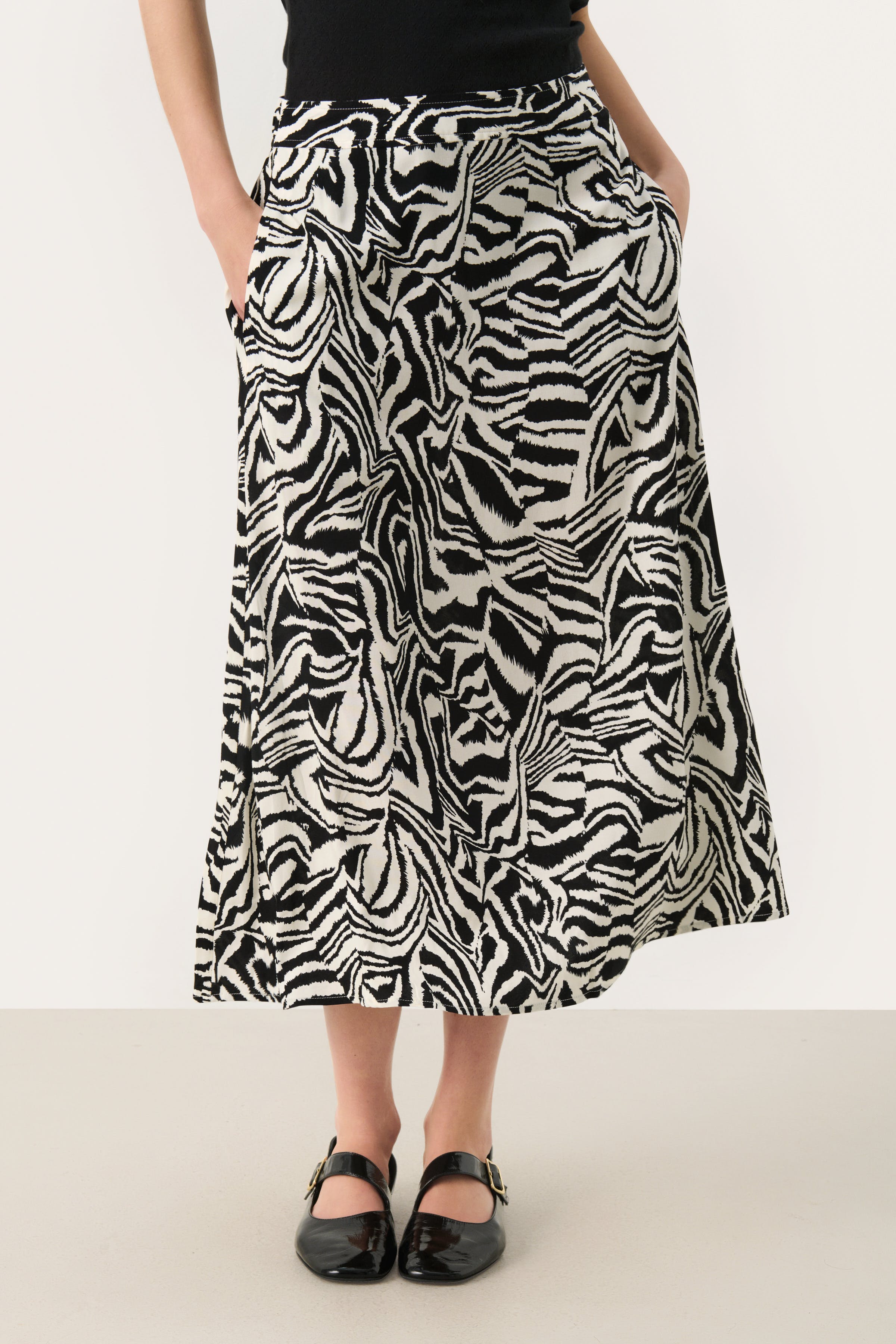 BiseraPW Skirt LOOKBOOK FRONT 30308685-304011