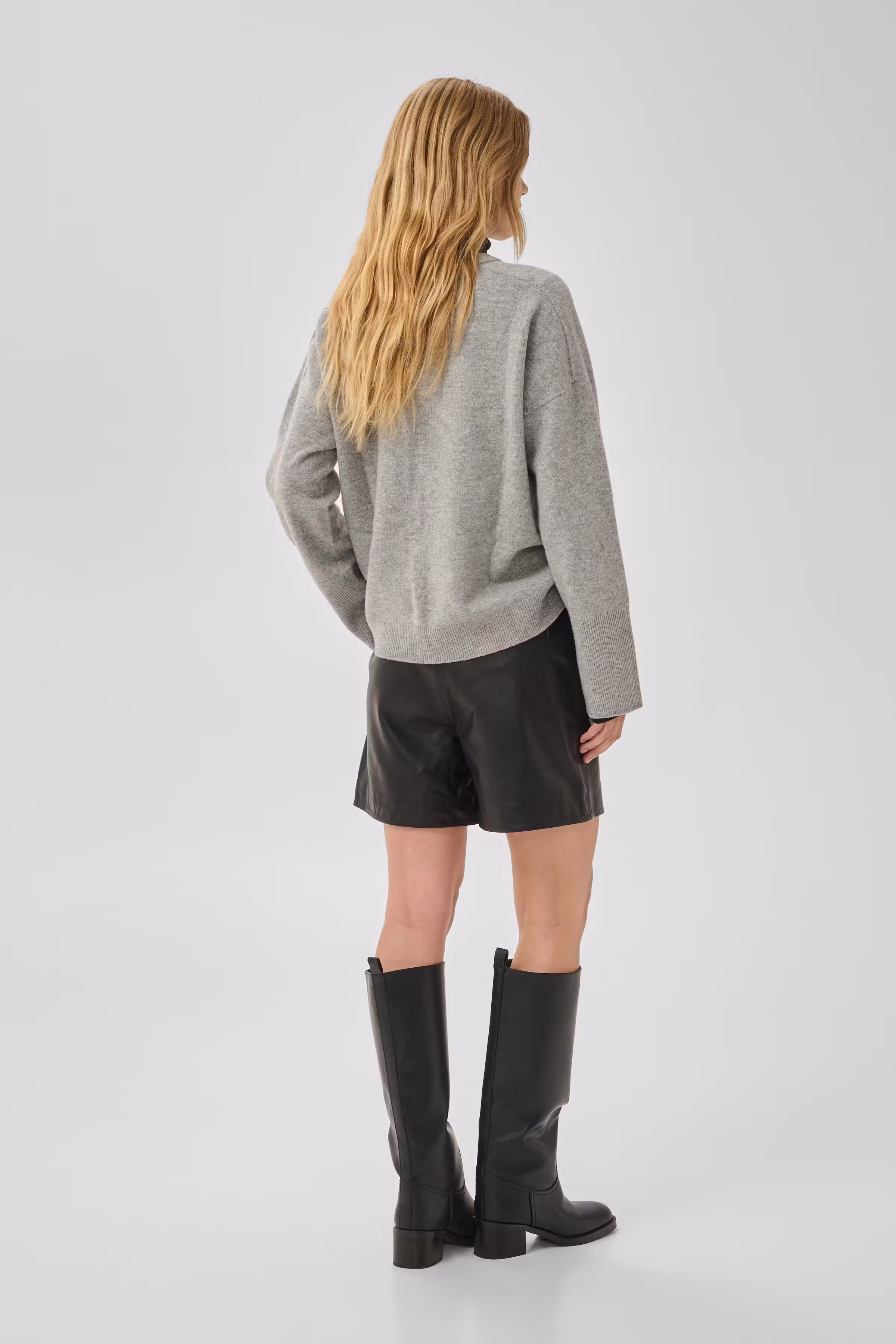 12 THE LEATHER SHORTS LOOKBOOK BACK 10703633-100031