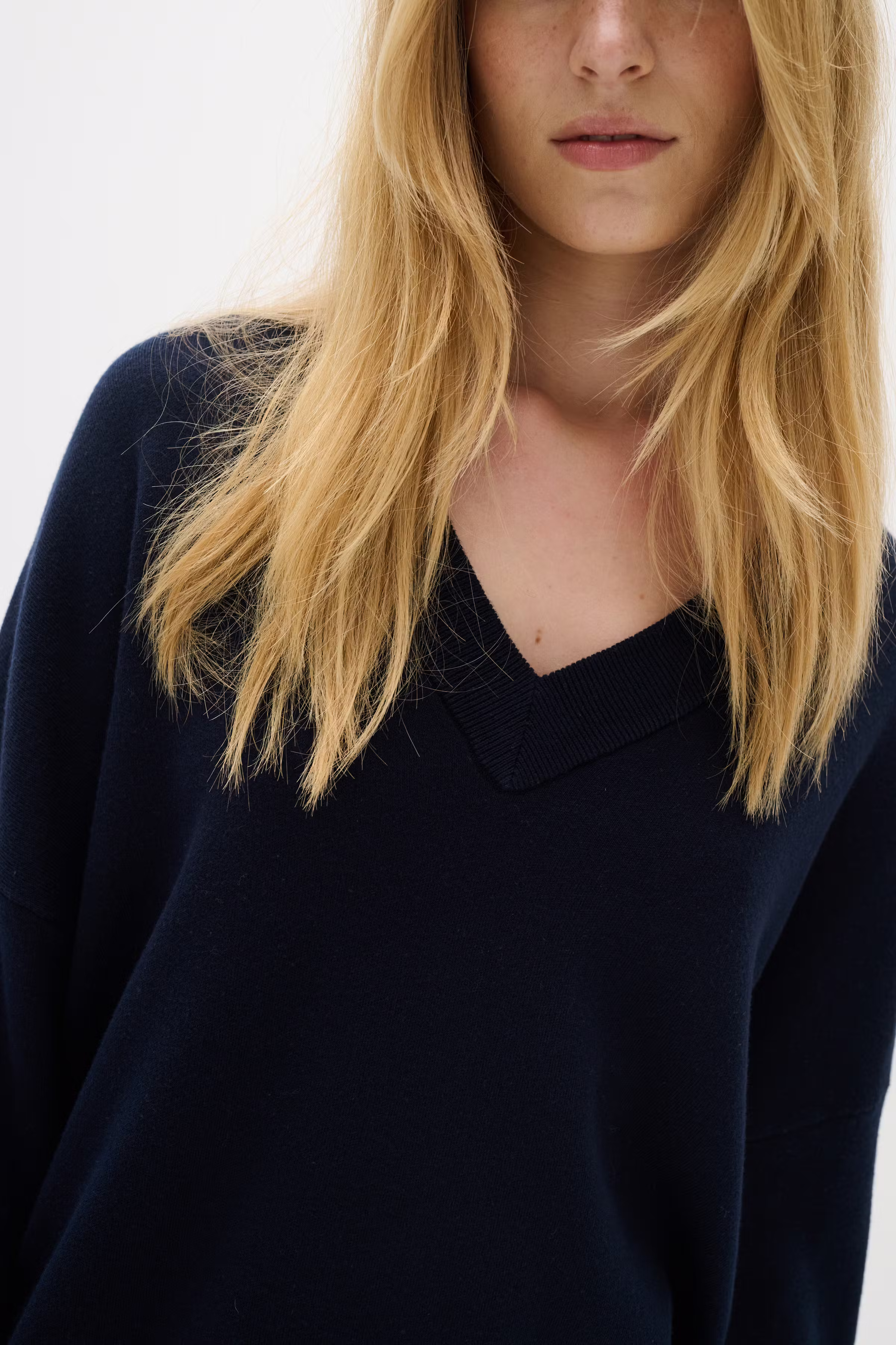 FosterIW V-neck Pullover LOOKBOOK DETAIL 30106899-300005