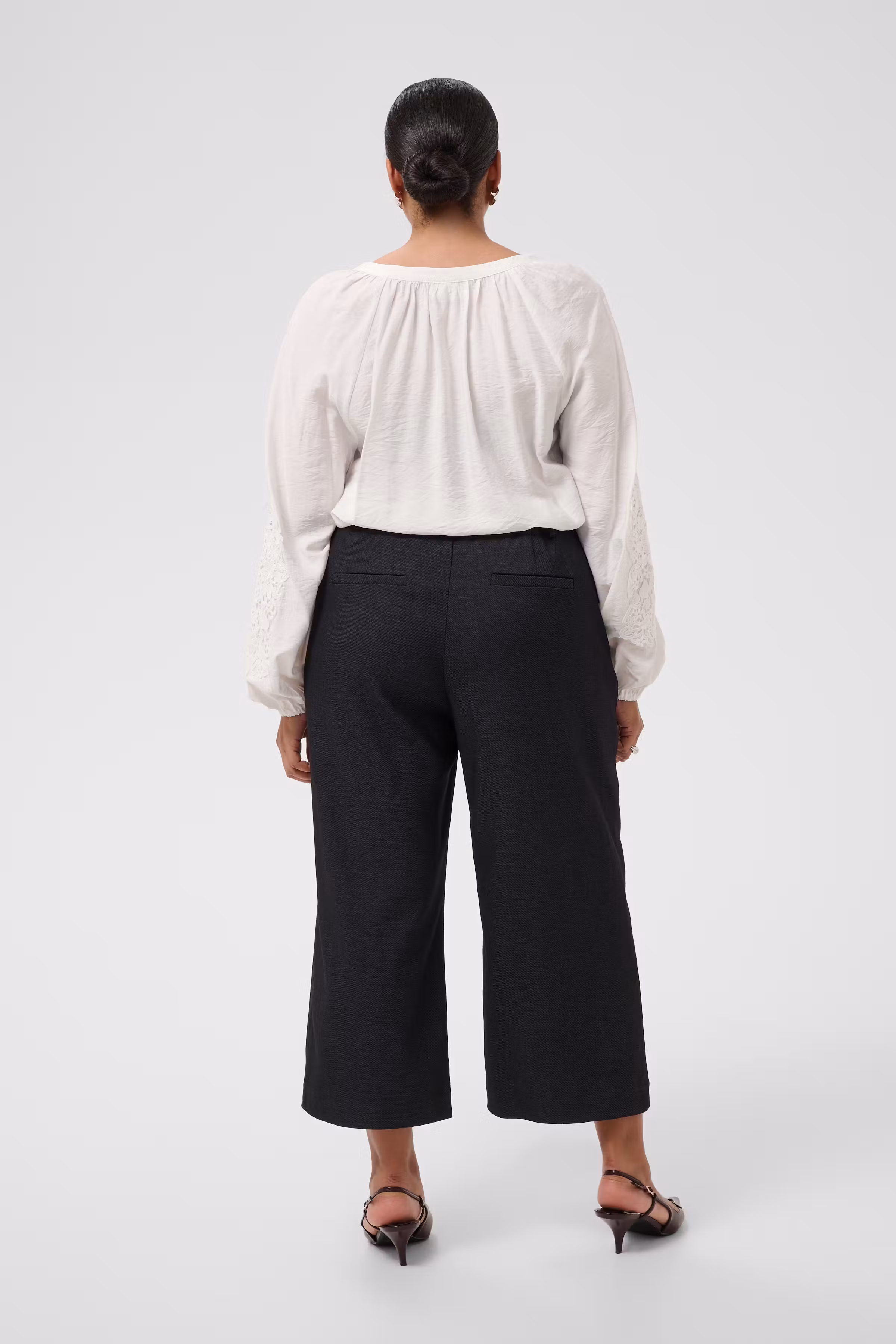 KCabby Hose LOOKBOOK BACK 10584434-100125