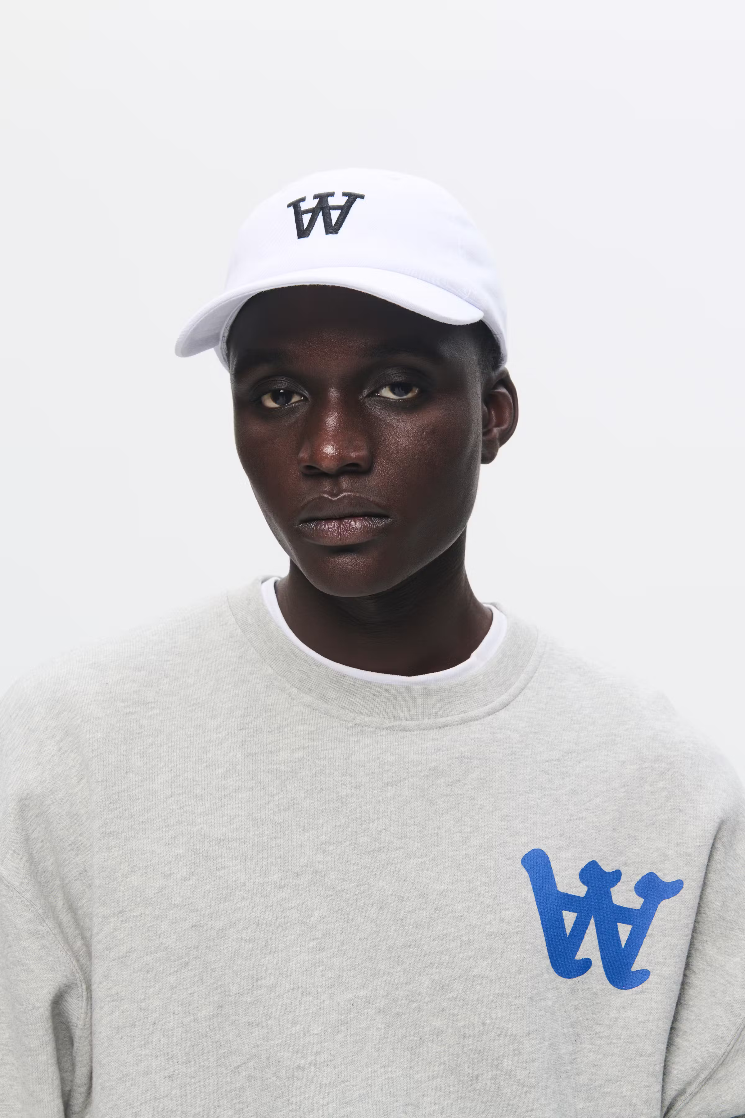 WWEli Cap LOOKBOOK FRONT 30250259-W0002