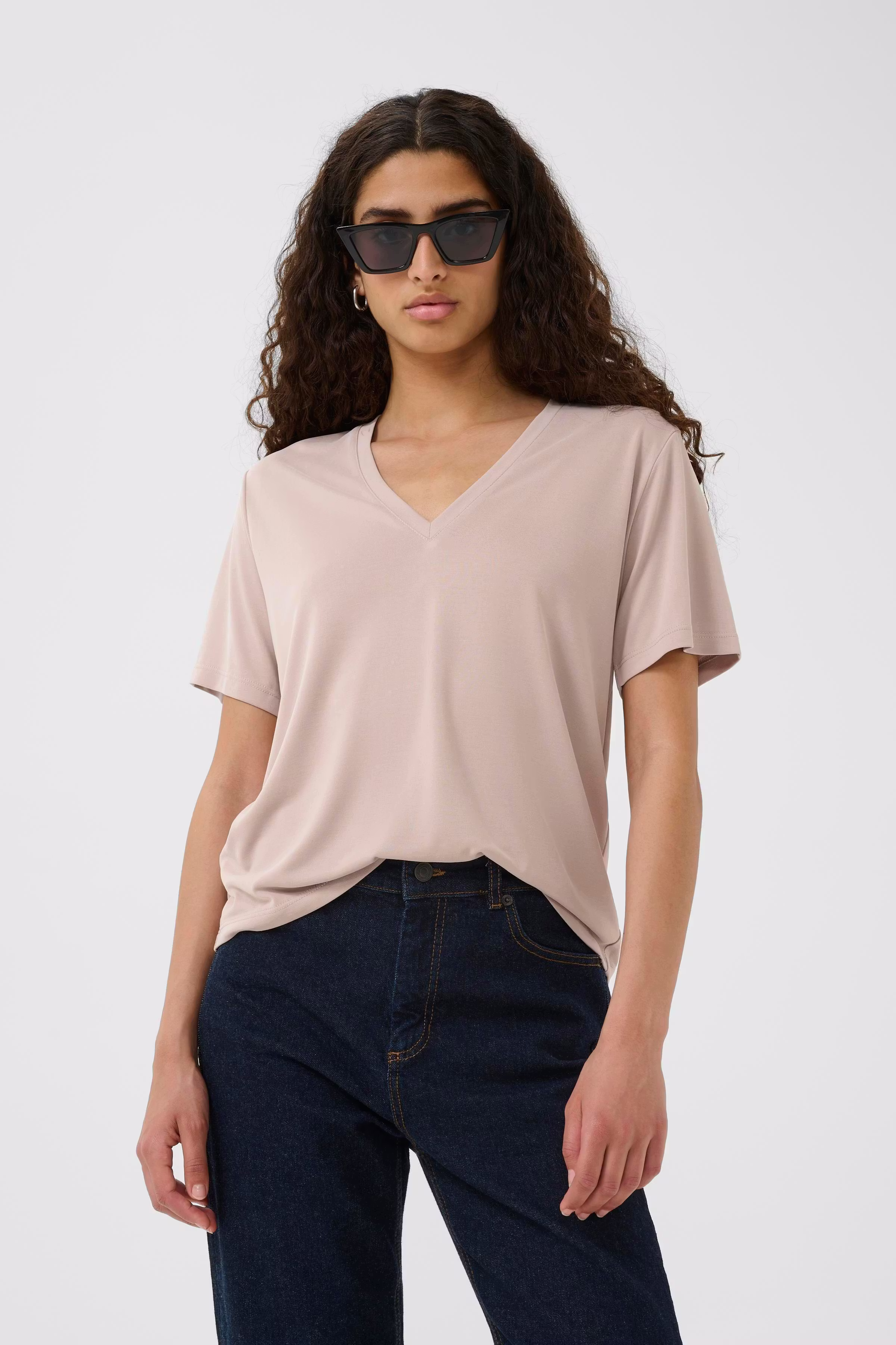 LilianaIW Base V-Neck T-shirt LOOKBOOK FRONT 30109353-151506