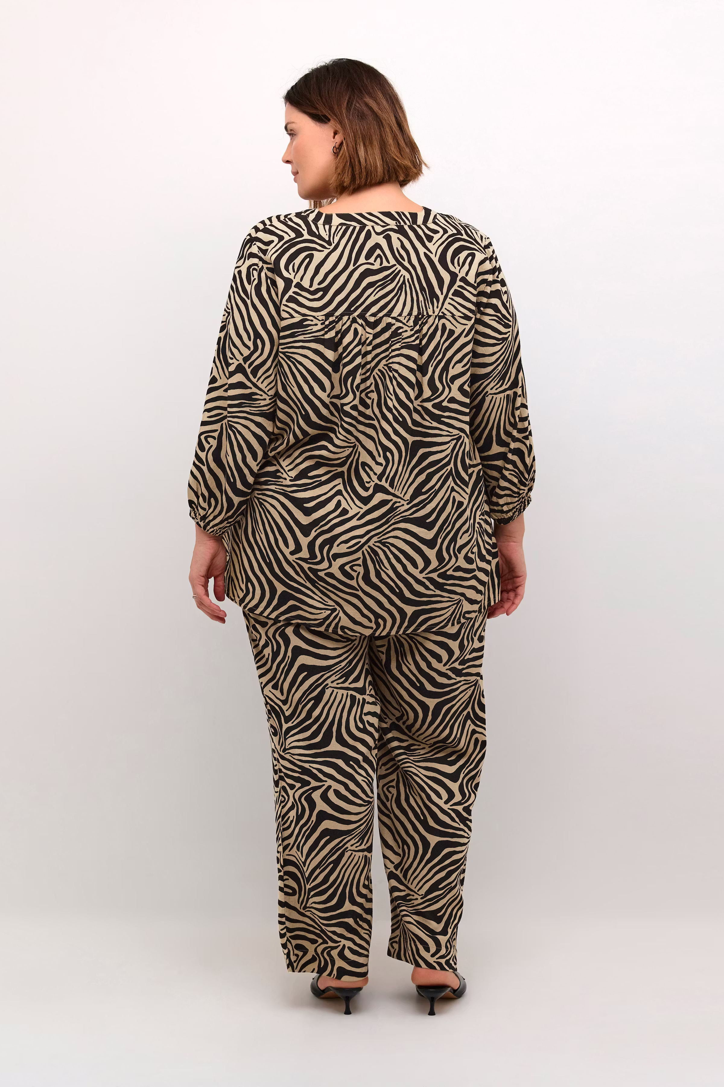 KCmille Blouse LOOKBOOK BACK 10582814-106782