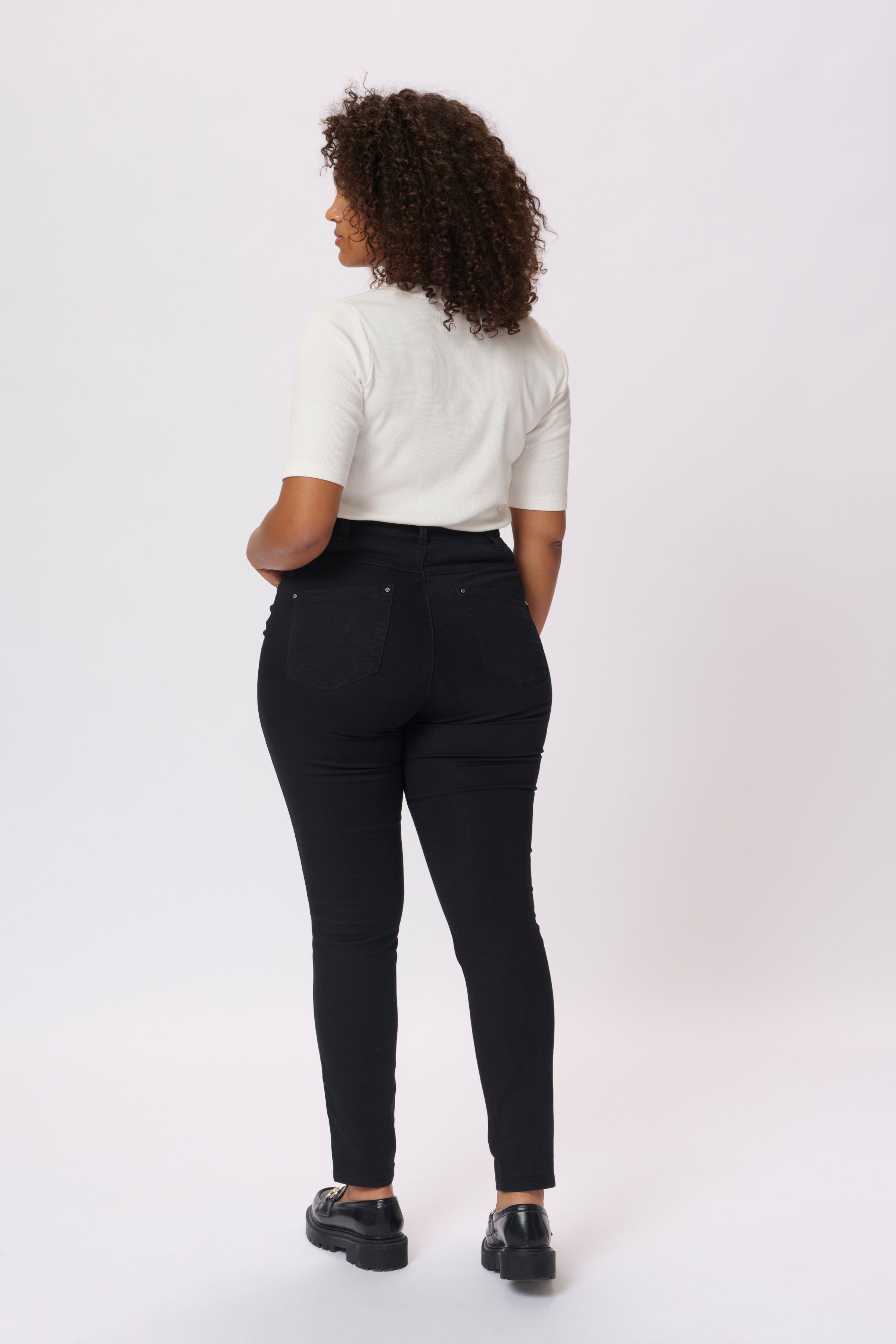 KCwilla Ida Slim Jeans LOOKBOOK BACK 10581270-100121