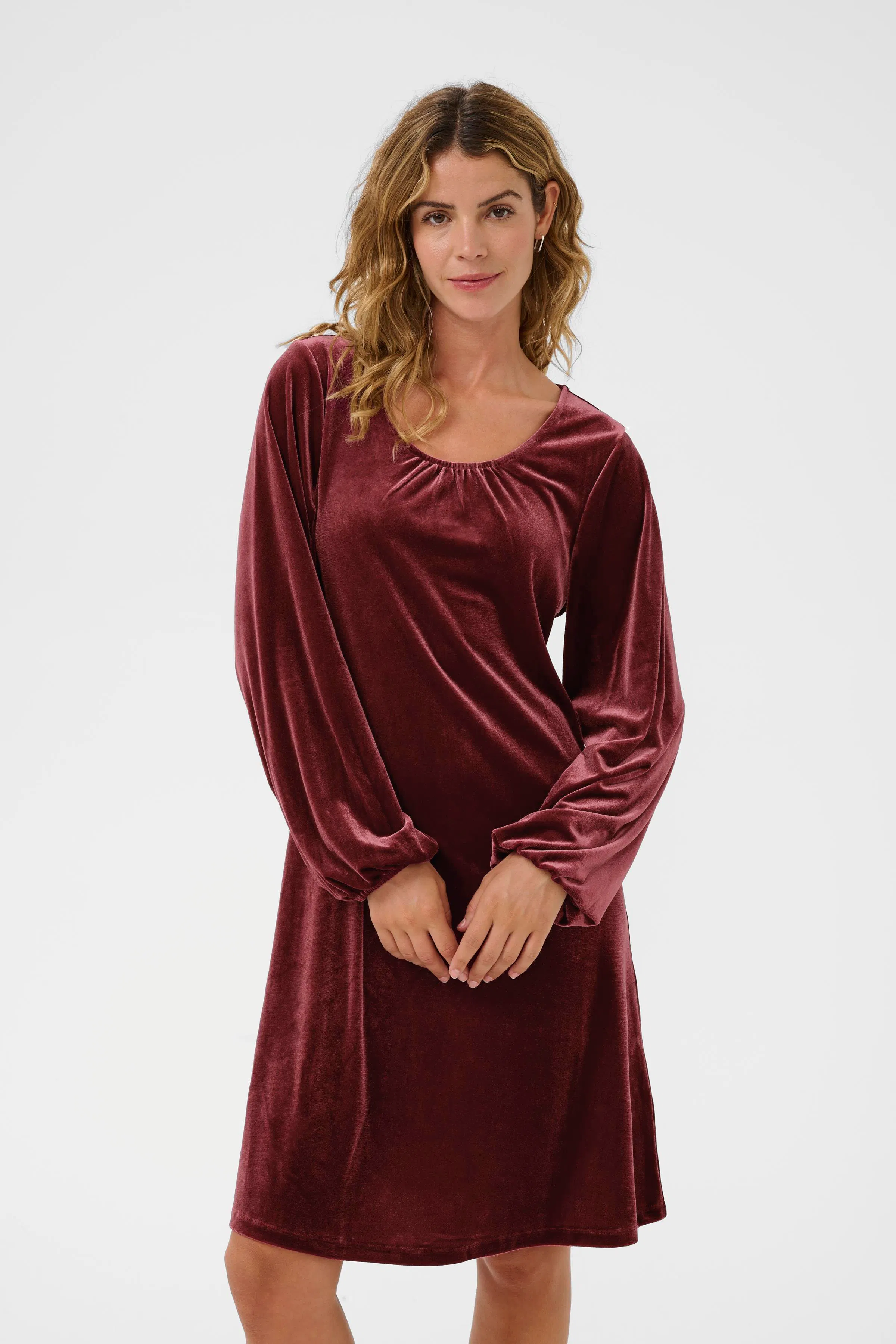 CRFrosty Velour Klänning LOOKBOOK FRONT 10614448-191522