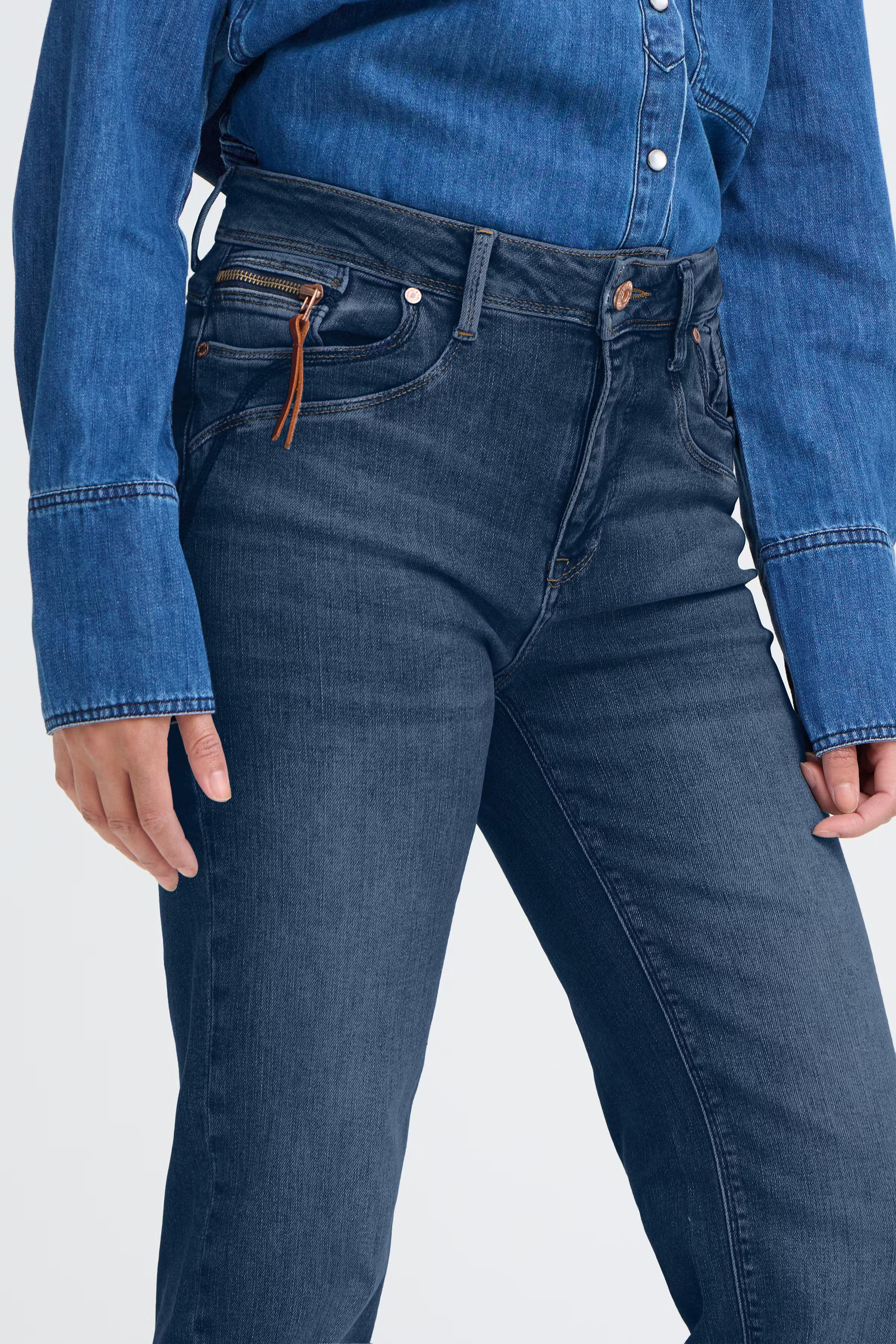 PZKAROLINA HW Jeans Straight Leg LOOKBOOK DETAIL 50205580-200005