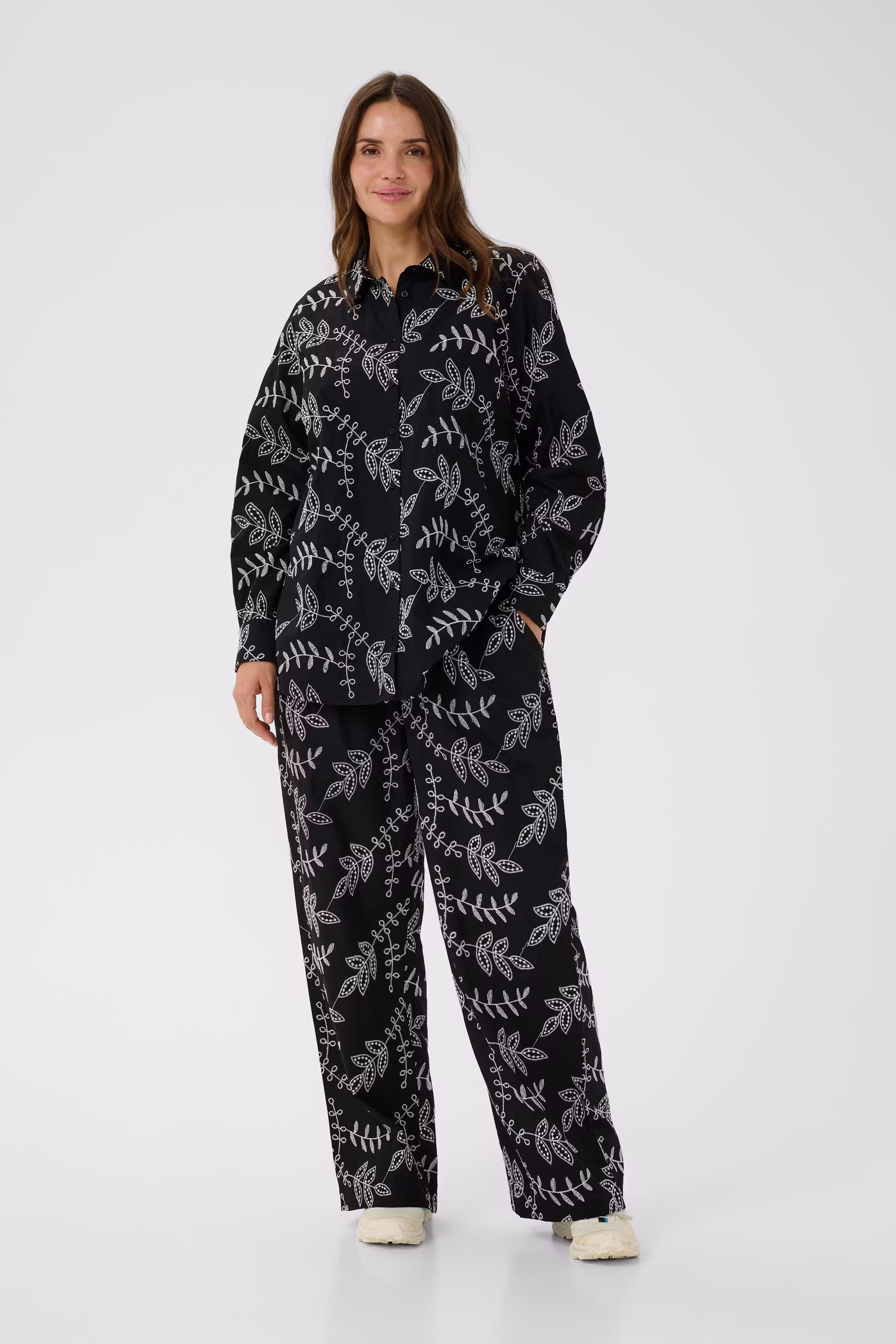 KCelory Hose LOOKBOOK FRONT 10584018-109006