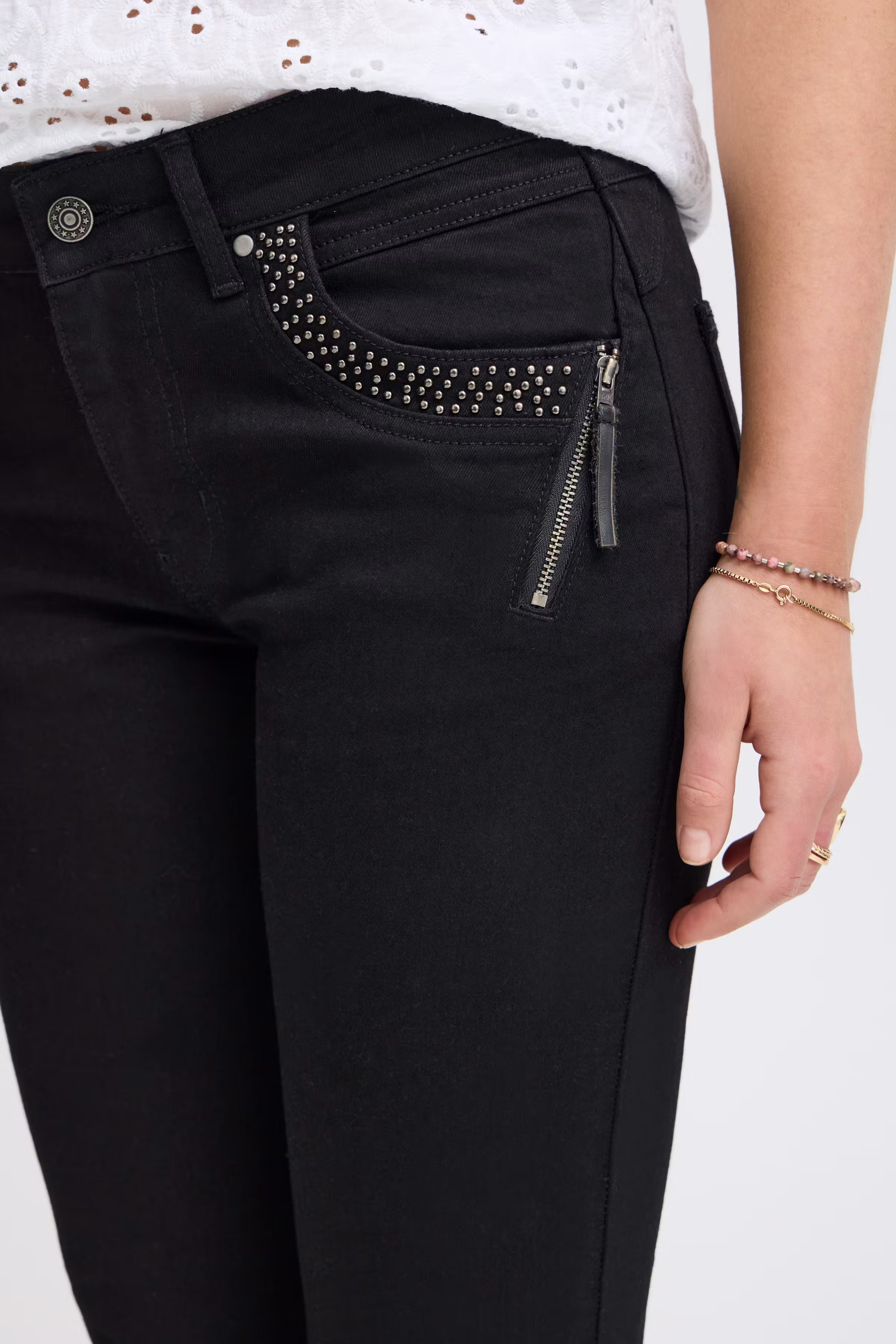 SBYELLOWSTONE Jeans LOOKBOOK DETAIL 22100363-203663