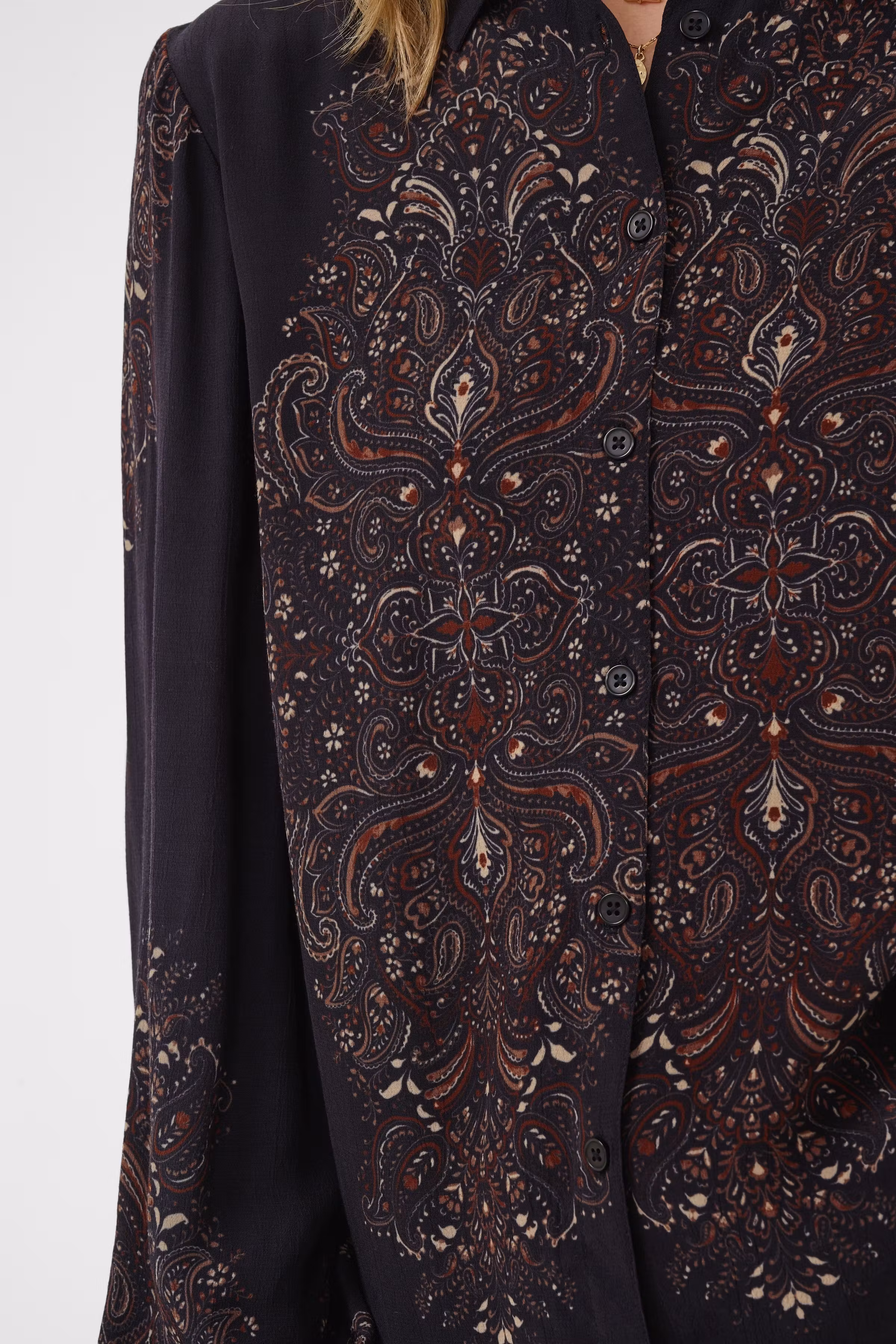CRJosia Blouse LOOKBOOK DETAIL 10615344-1000268