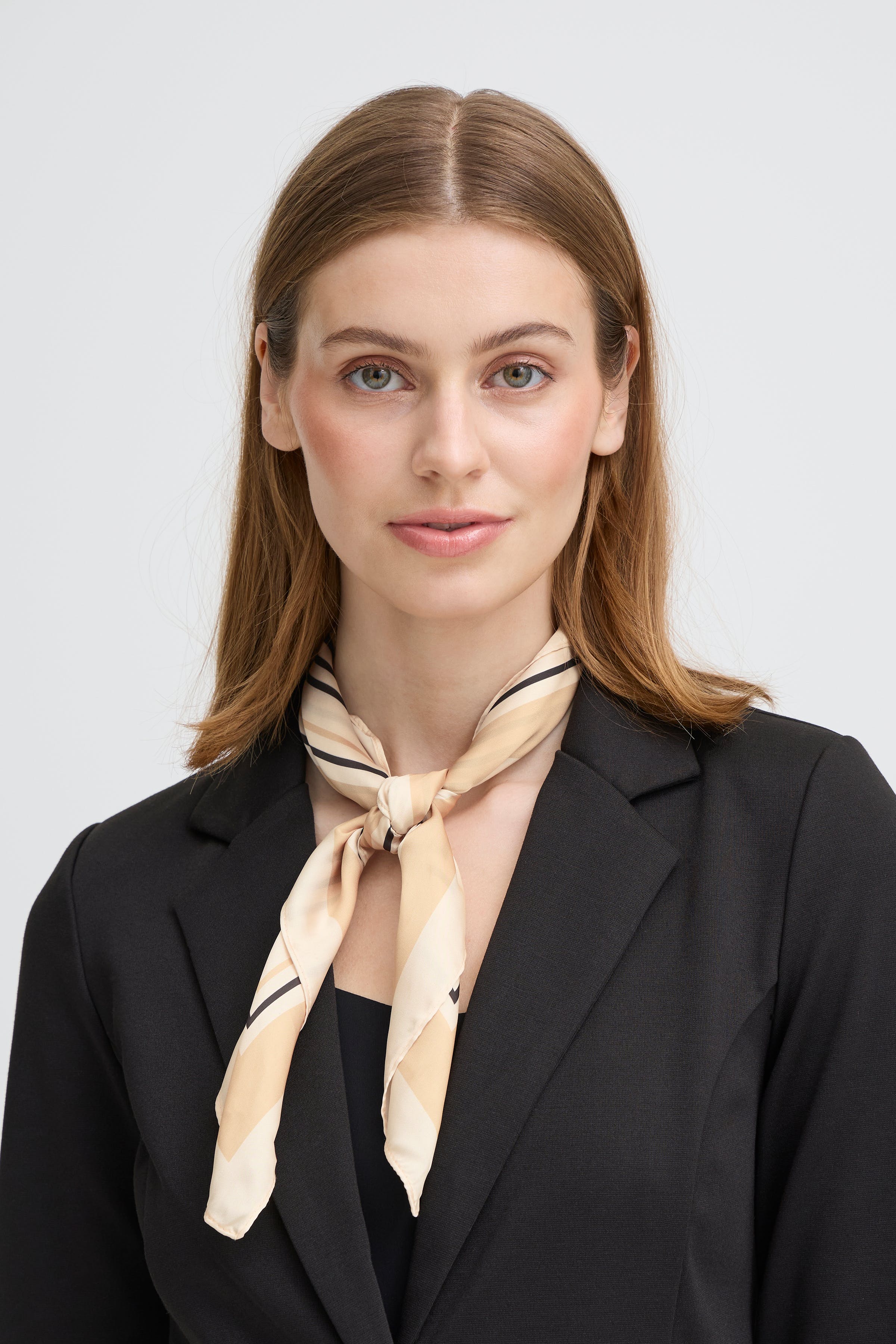 IAJLA Tuch LOOKBOOK DETAIL 20125328-161212