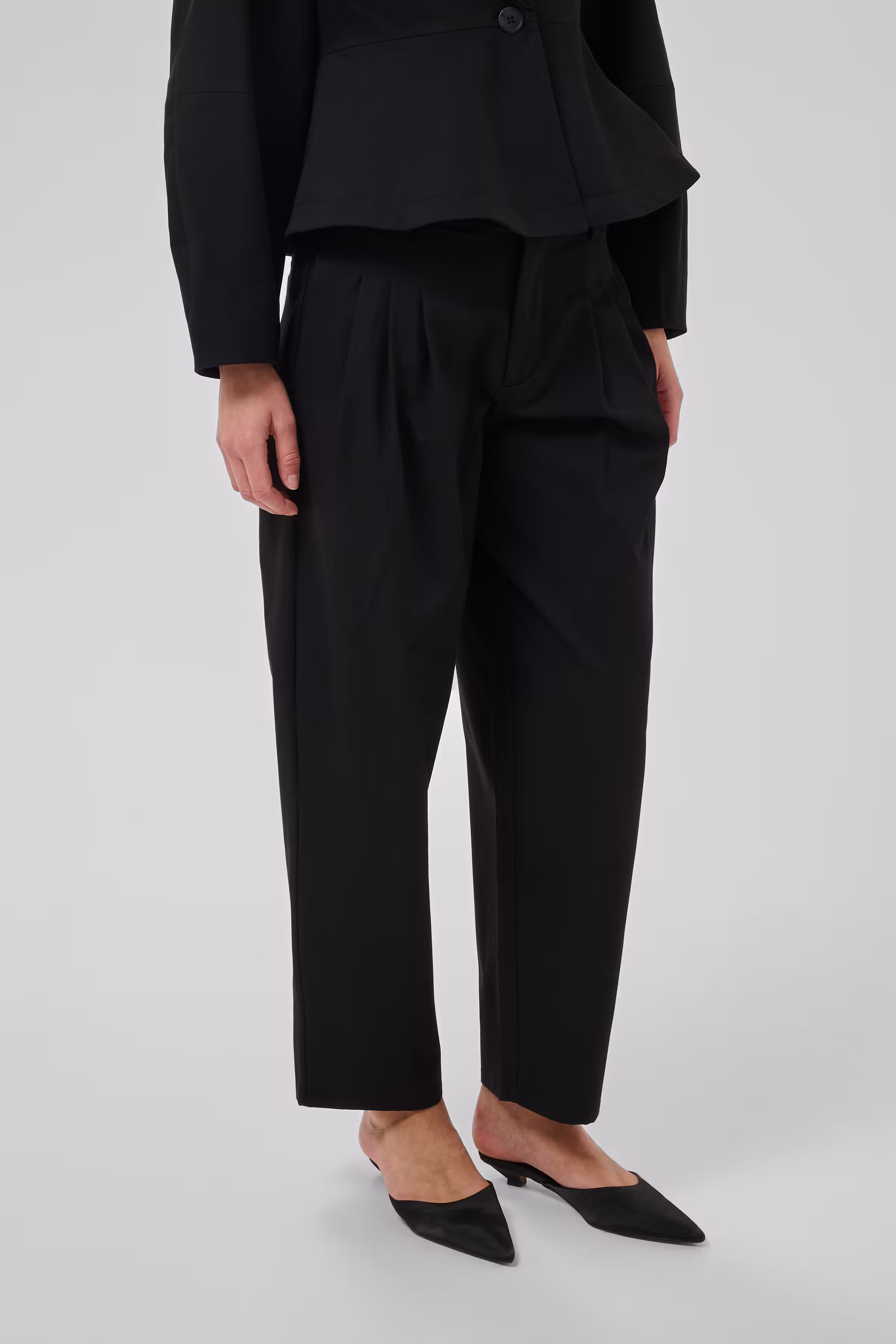 MWEvie Trousers LOOKBOOK FRONT 10705723-100031