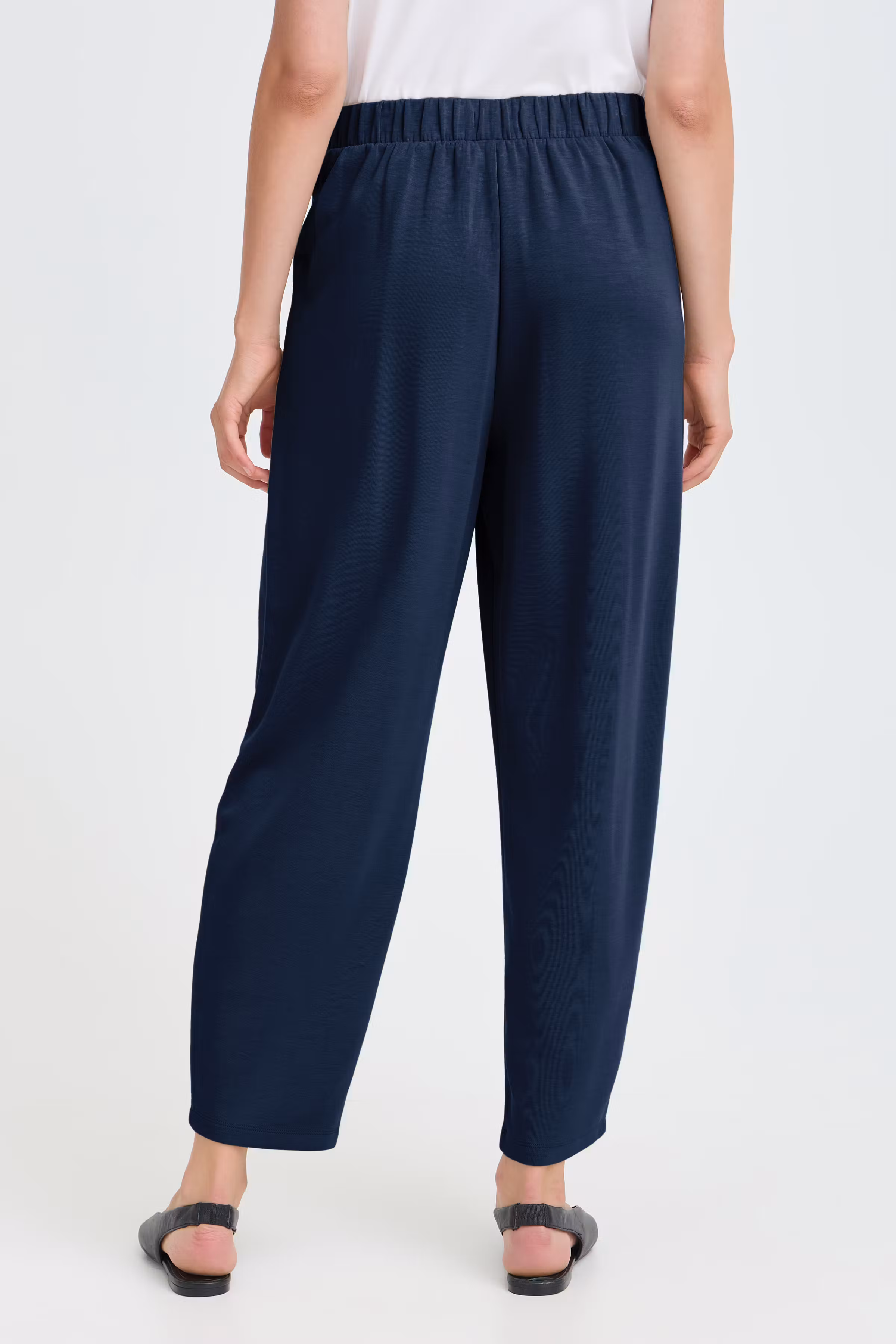 FRAURORA Hose LOOKBOOK BACK 20618034-193923