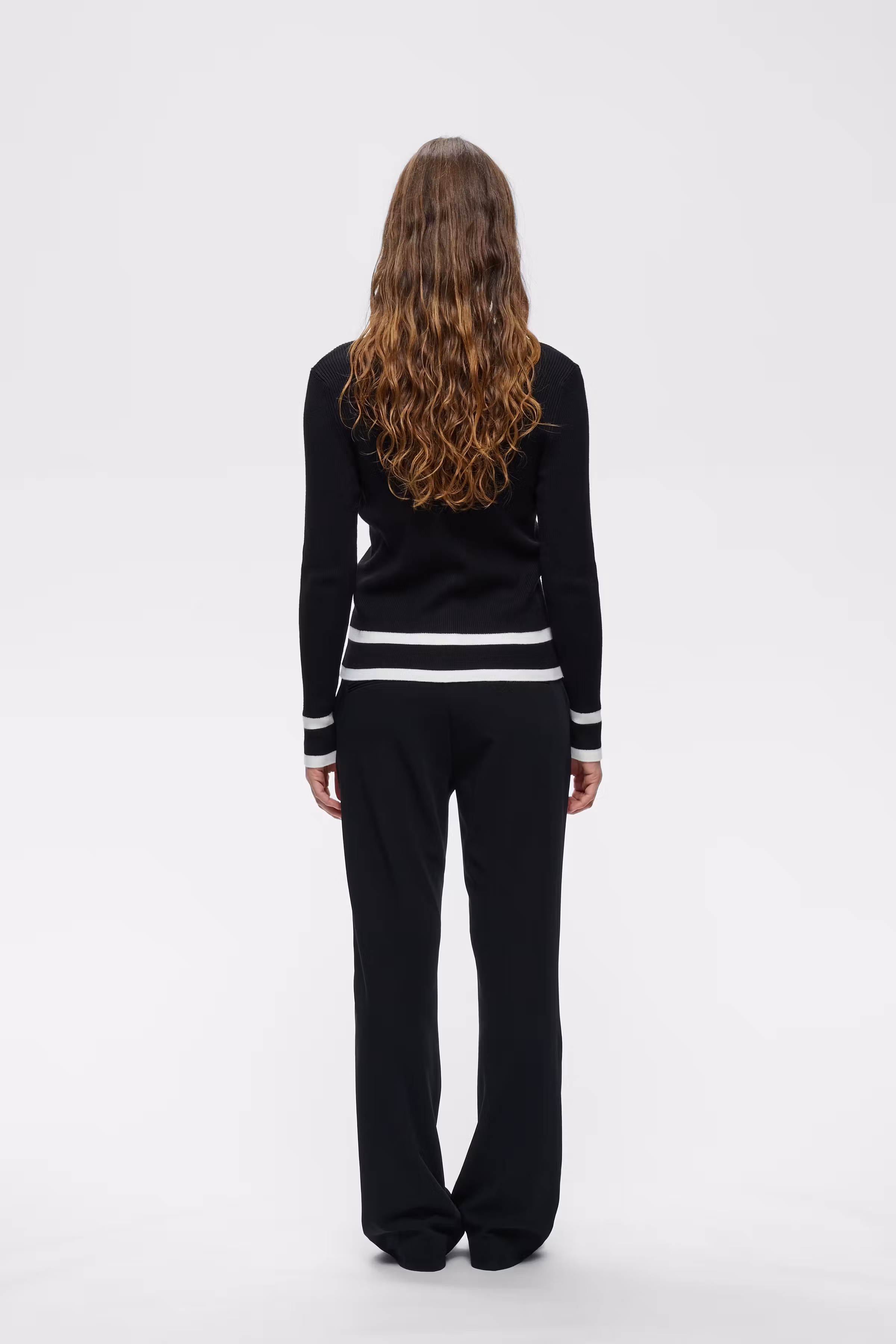 LeenahIW Cardigan LOOKBOOK BACK 30110673-303487