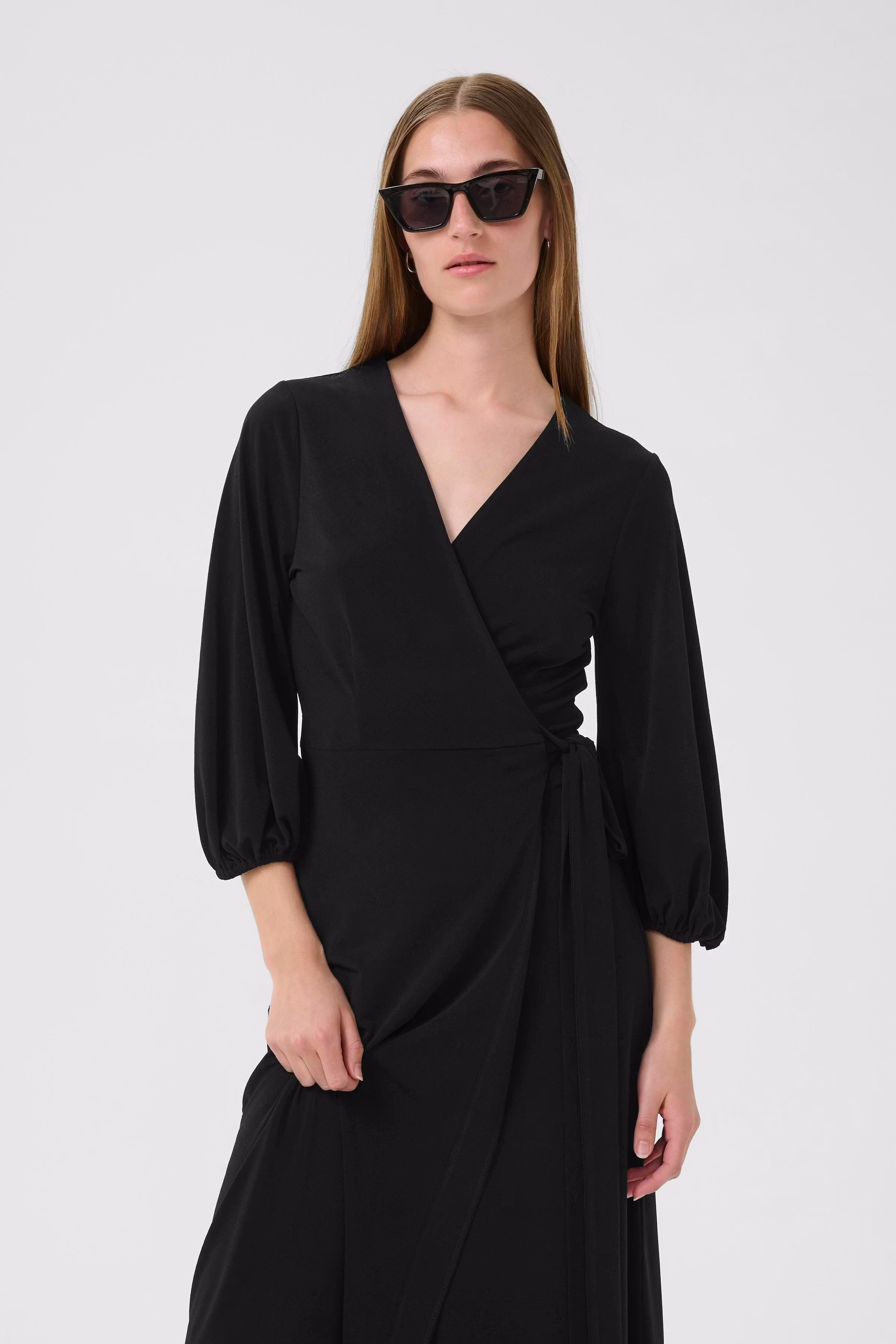 GaldriaIW Wrap Kjole LOOKBOOK FRONT 30110952-194008