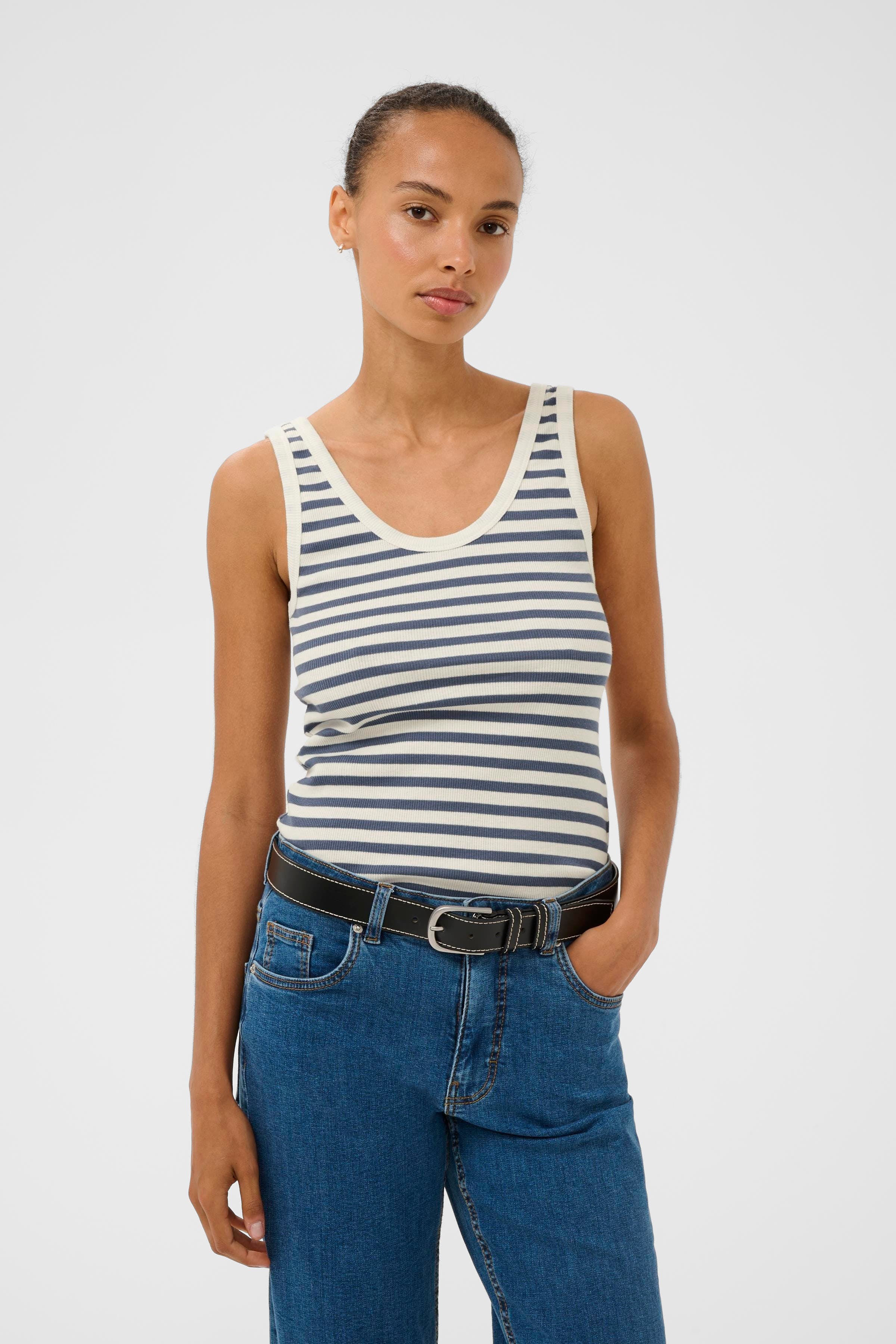 RoselynPW Top LOOKBOOK FRONT 30309651-303784