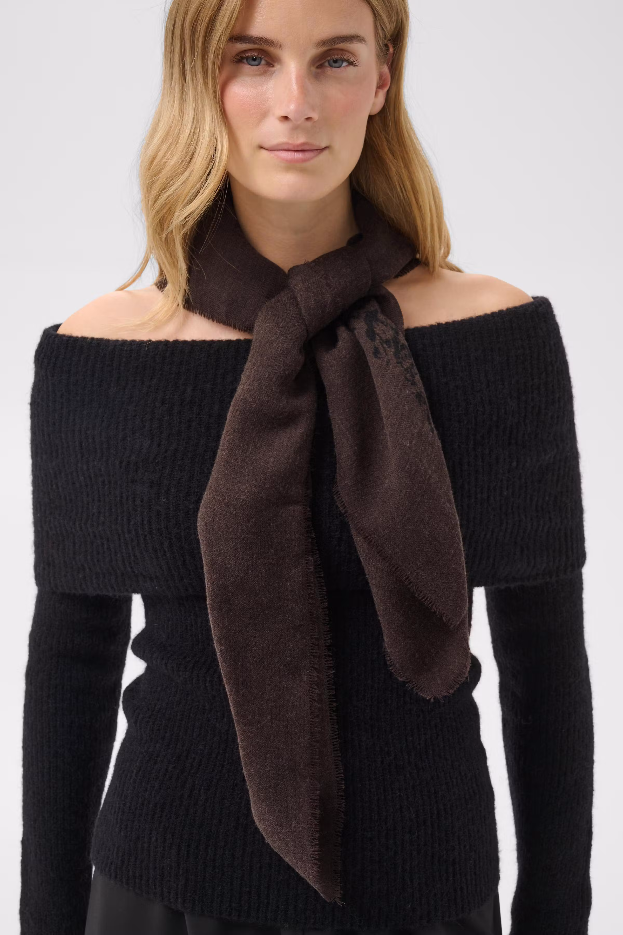 CelestaPW Scarf LOOKBOOK DETAIL 30310875-305460