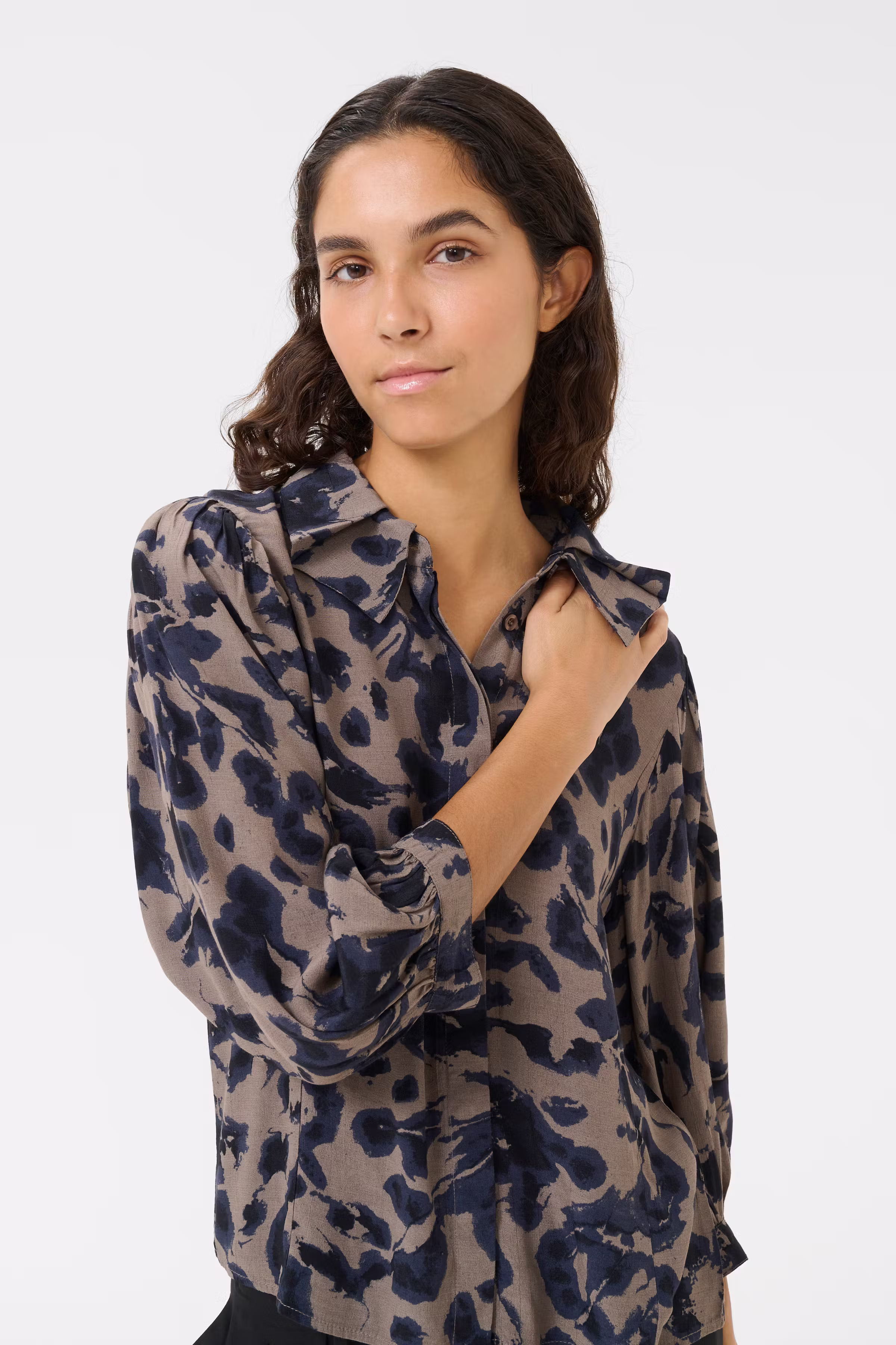 KBAshley Blouse LOOKBOOK FRONT 10105530-107953