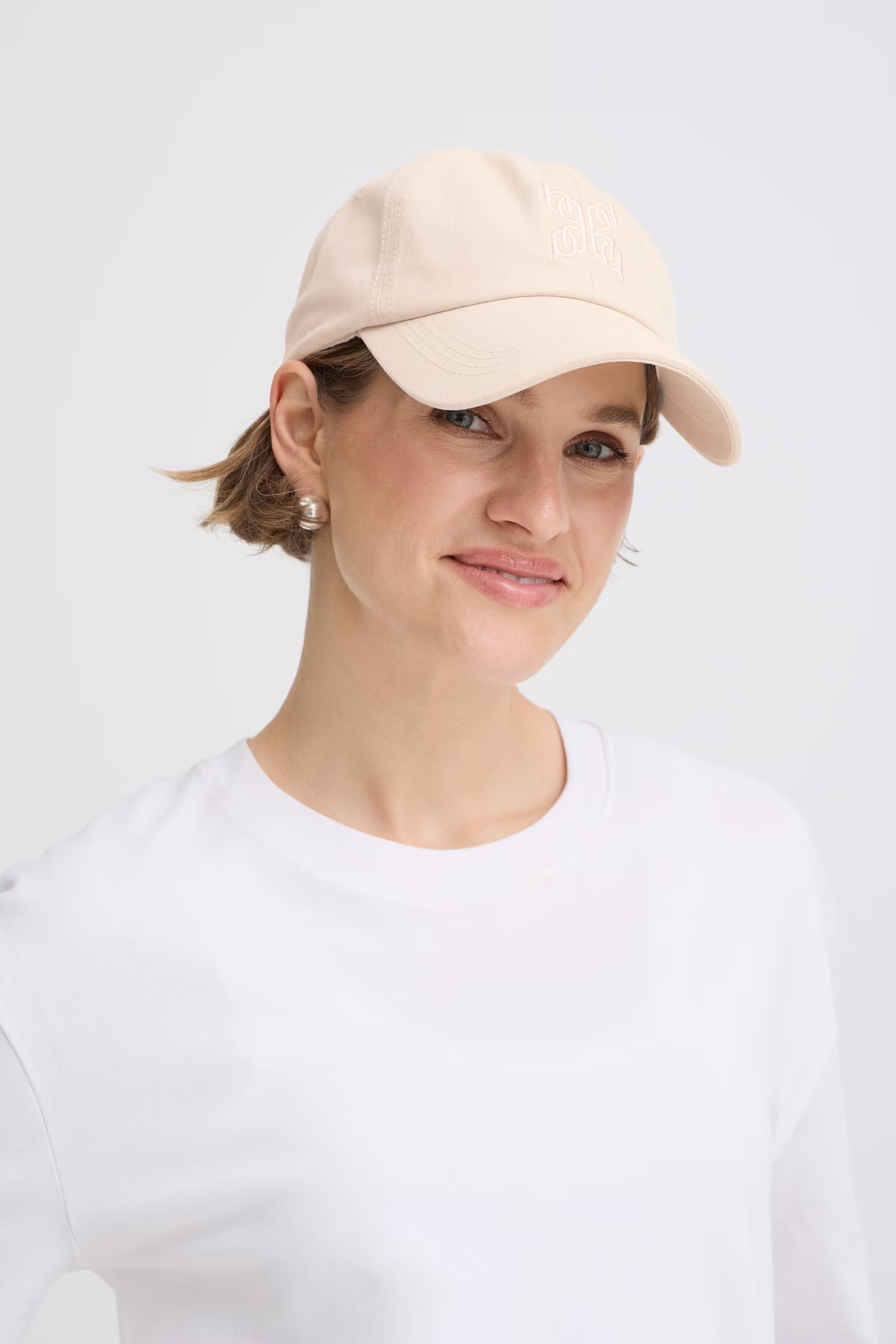BYVAIA Caps LOOKBOOK DETAIL 20819072-130401