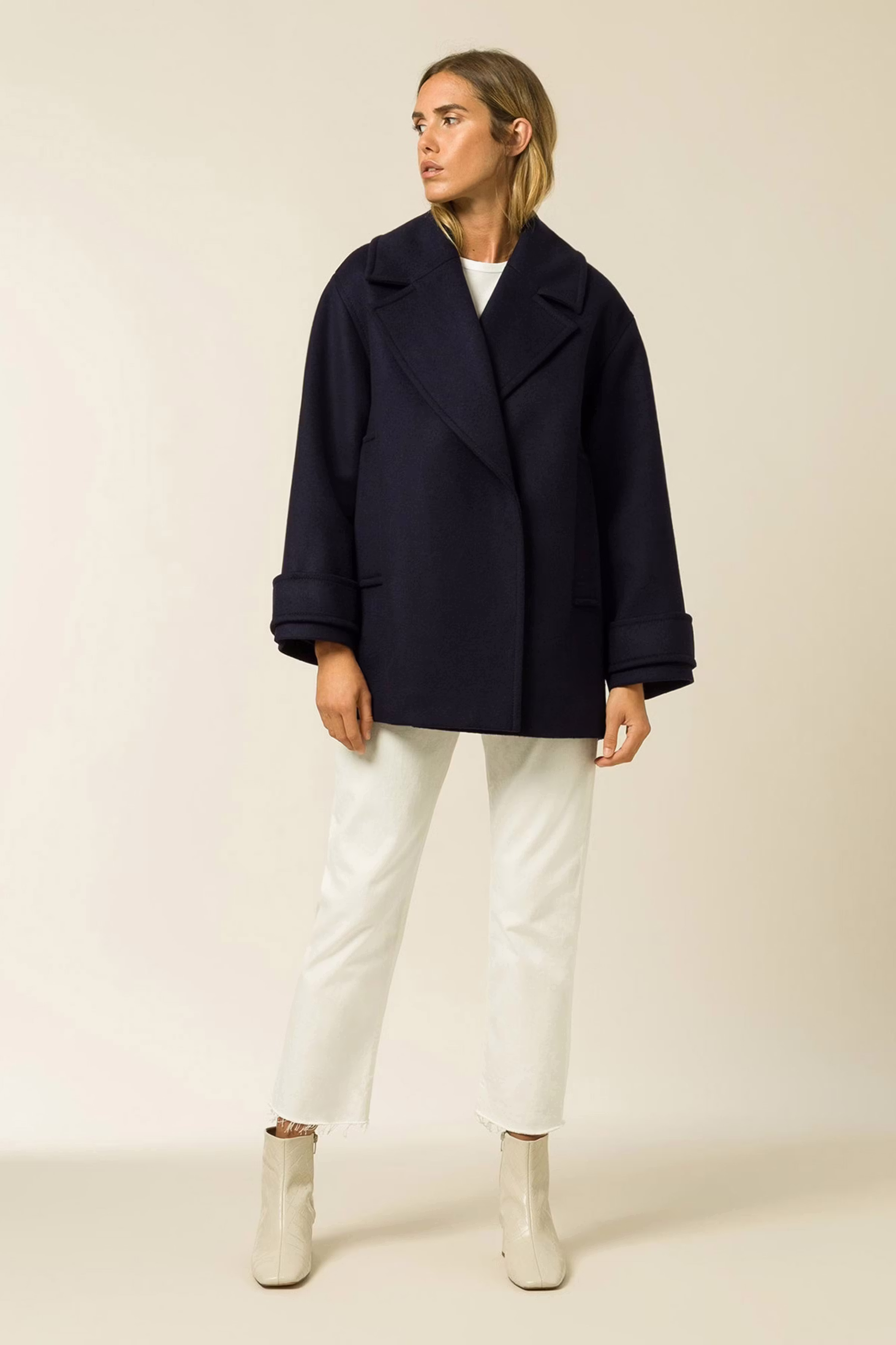 CARLY Mantel LOOKBOOK FRONT 30600212-BL899