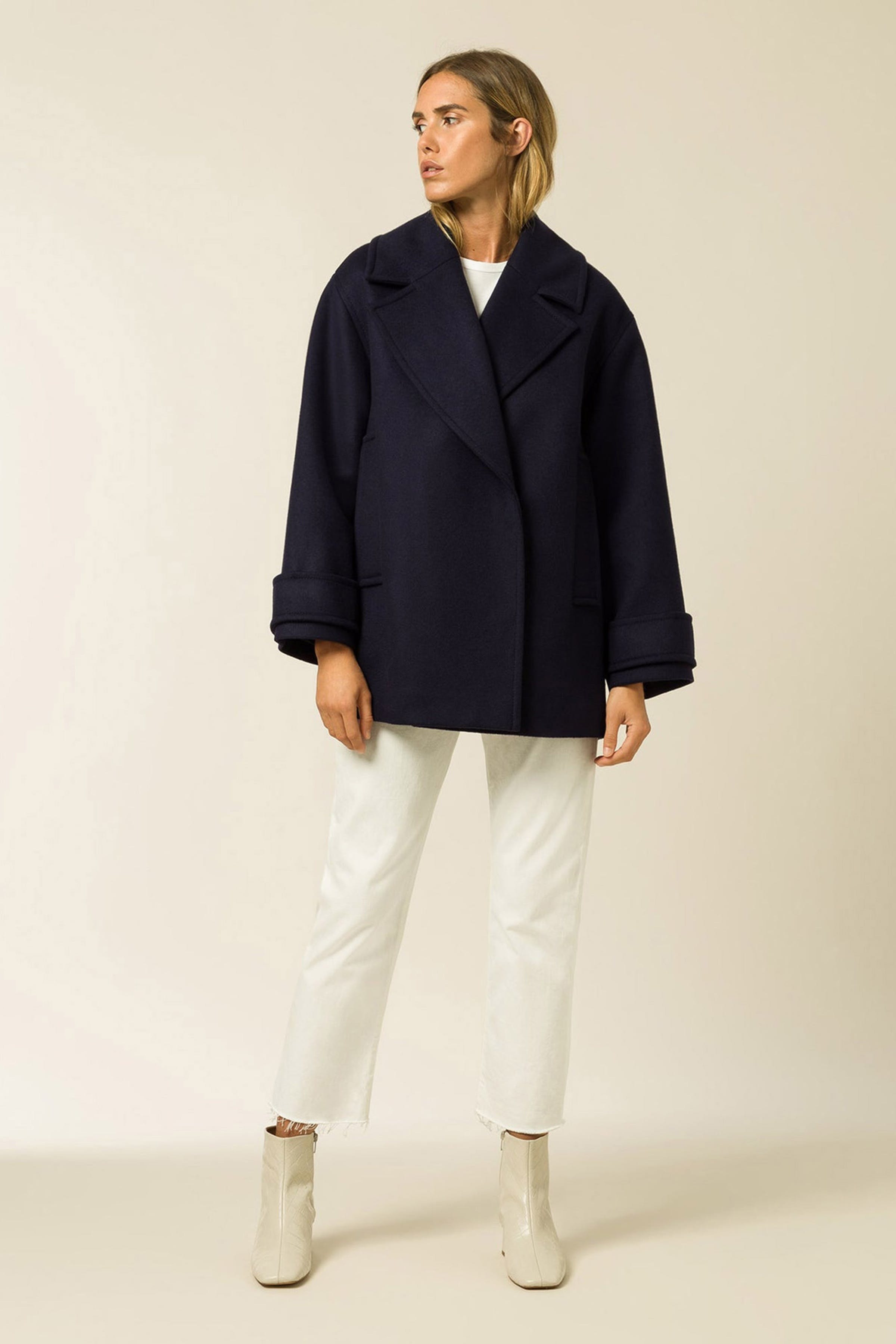 CARLY Mantel LOOKBOOK FRONT 30600212-BL899