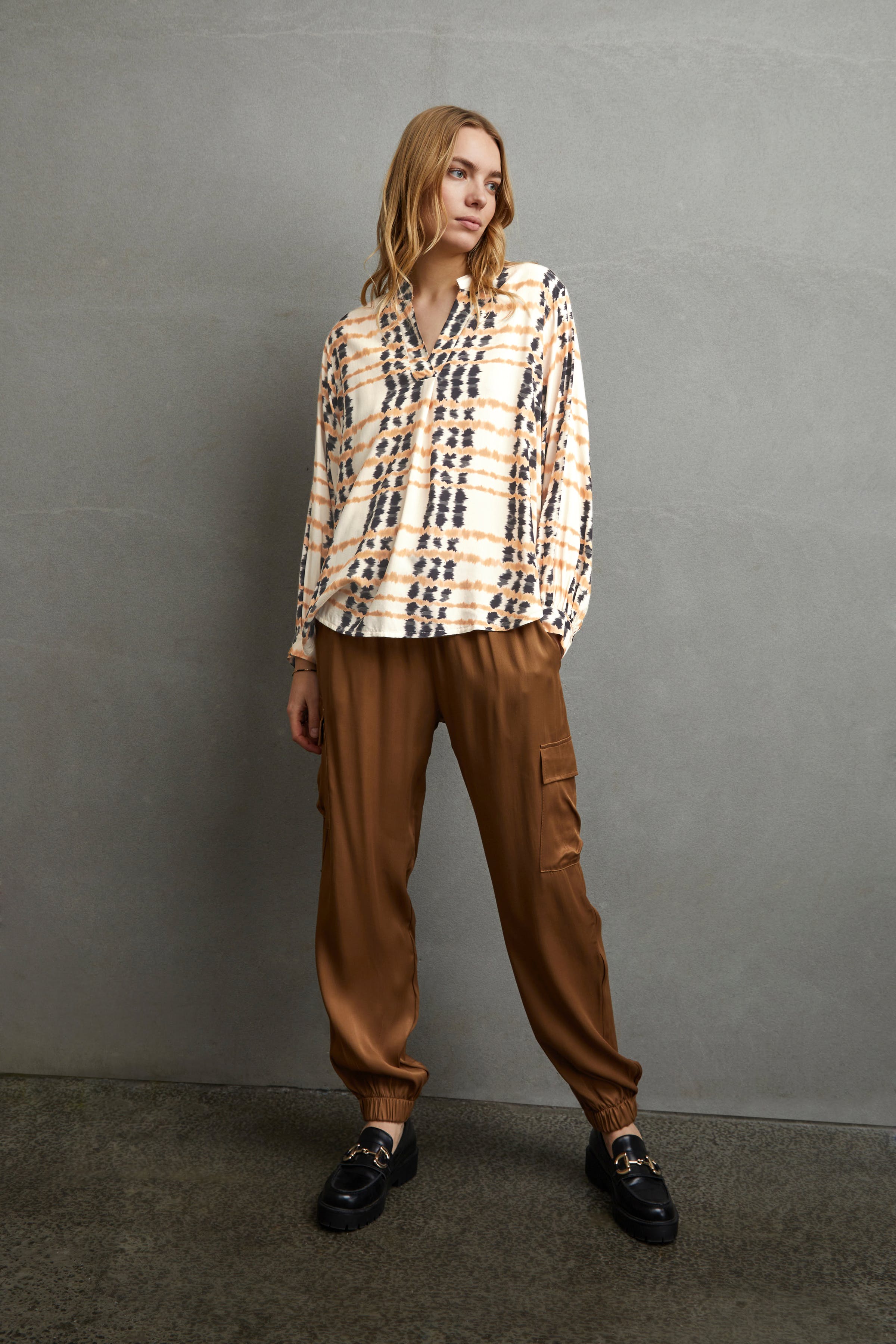 SBIRINA Bluse LOOKBOOK FRONT 22100063-130907