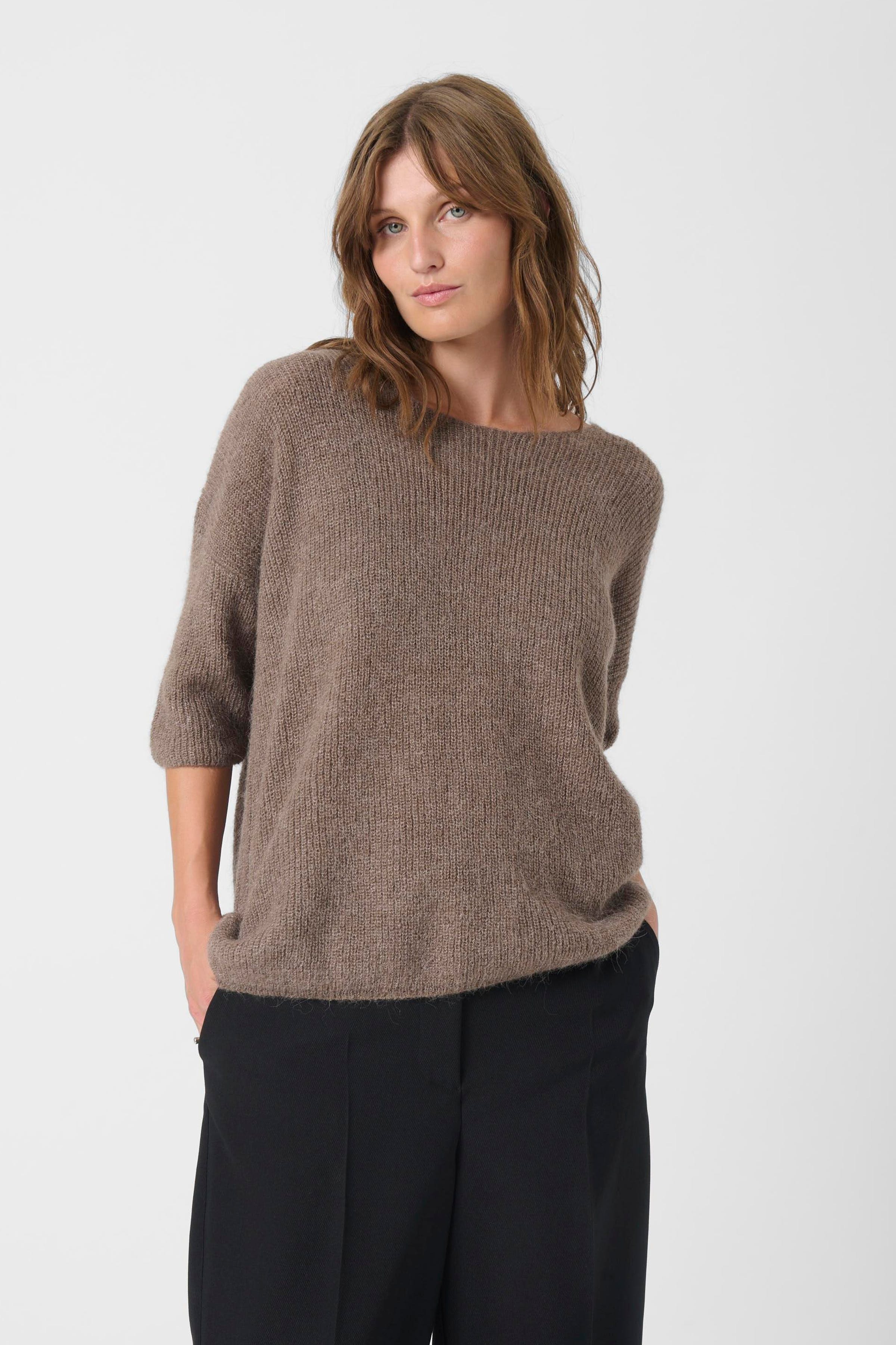 Tuesday Pullover LOOKBOOK FRONT 30400427-181112