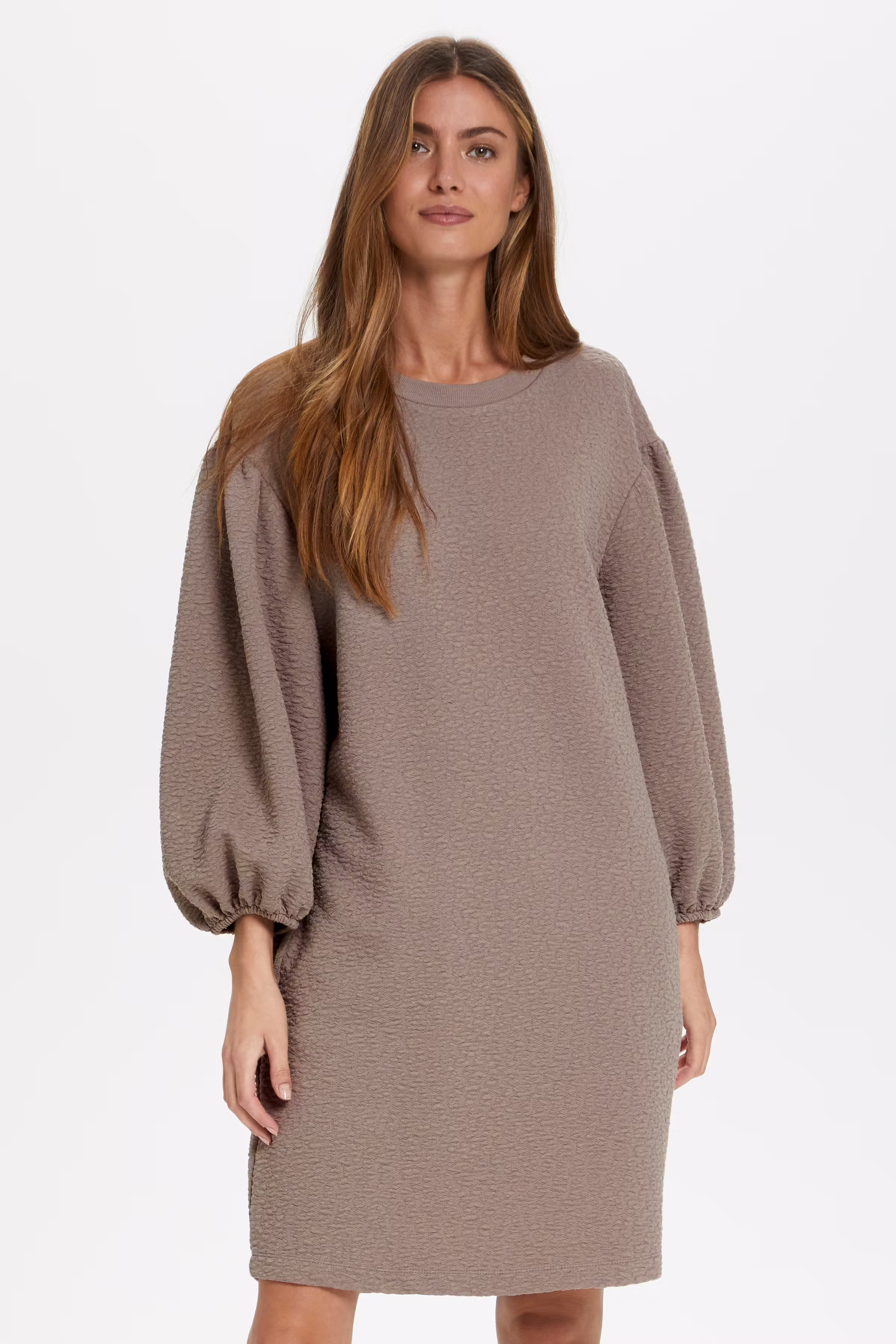 KadieSZ Dress

 LOOKBOOK FRONT 30511698-181210